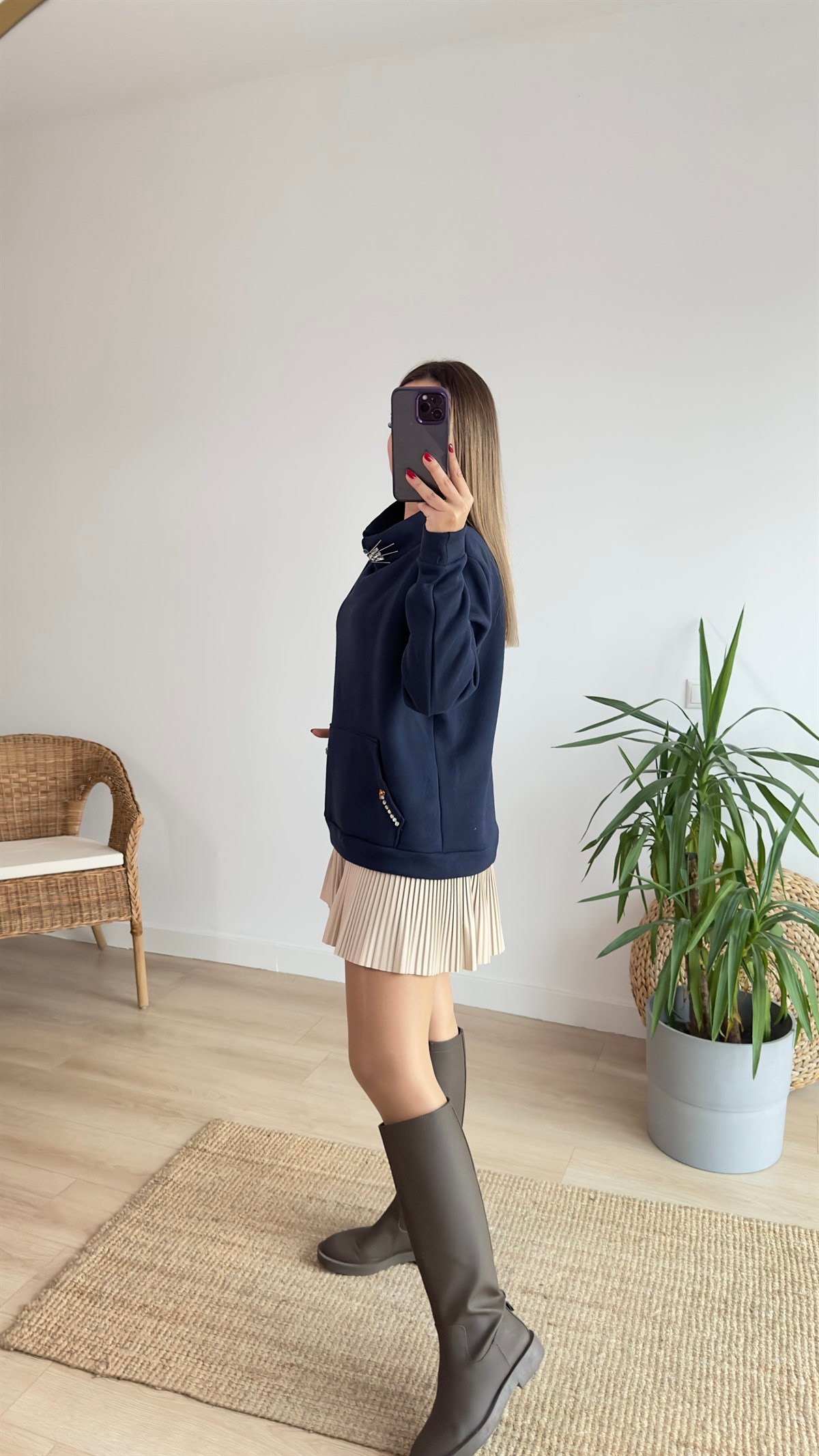 Yaka Ve Cep Taş Detaylı Lacivert Sweat