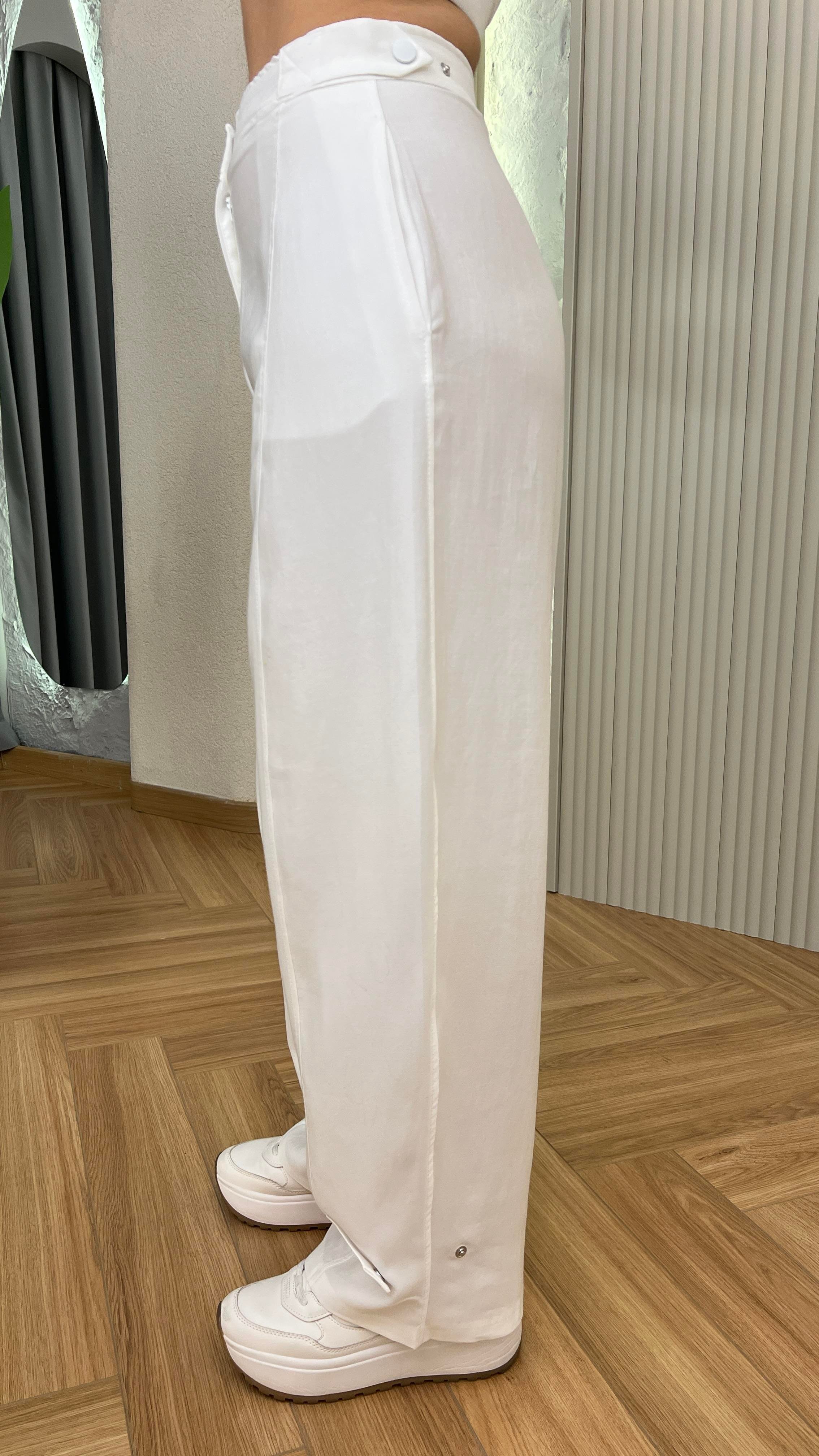 Beyaz Paça Düğme Detaylı Pantolon