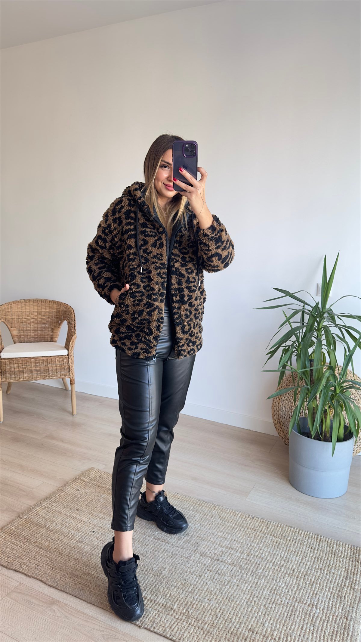 Leopar Desenli Astarlı Peluş Mont