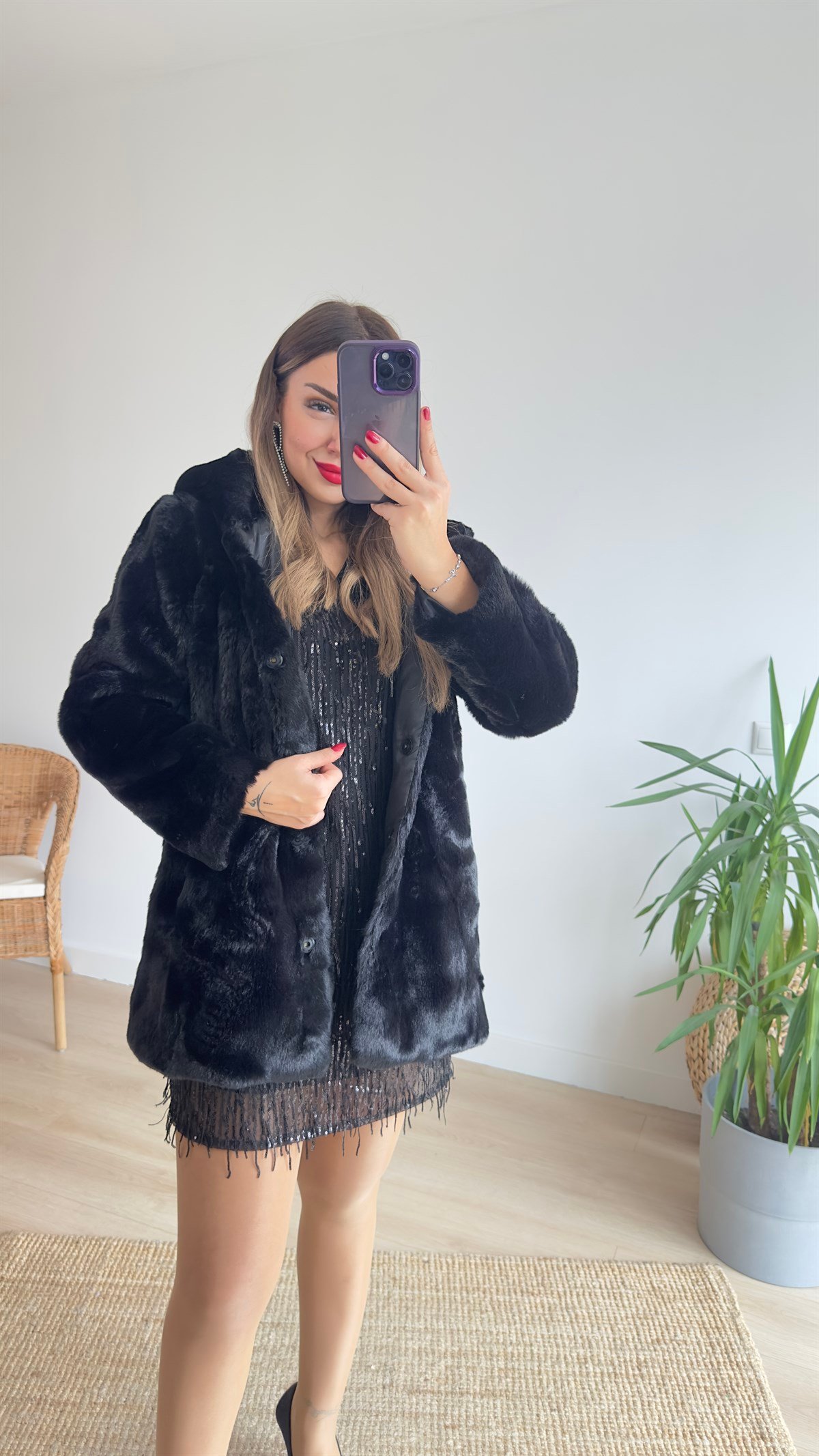 Kapüşonlu Siyah Peluş Mont