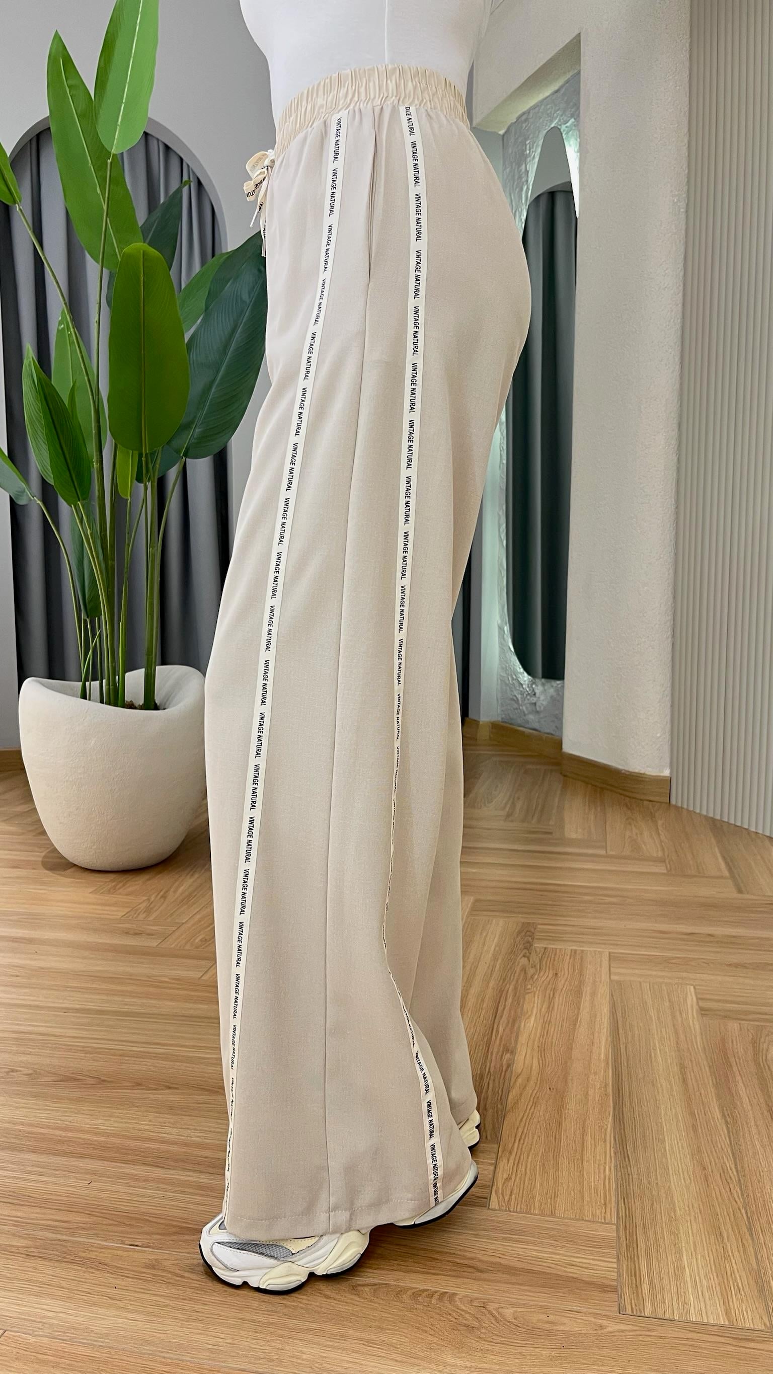 Bej Dallin Paraşüt Ve Yazı Detaylı Pantolon