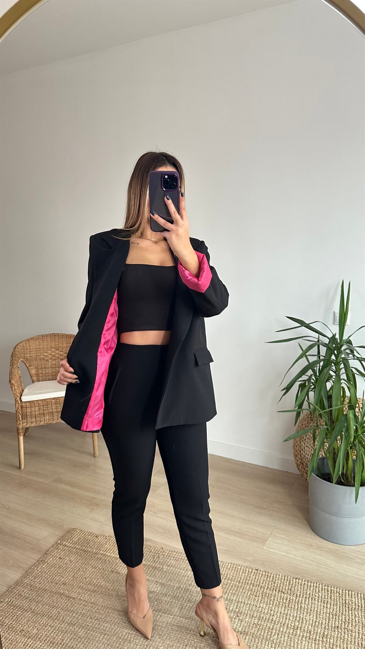 Pembe Astar Detaylı Siyah Blazer Ceket