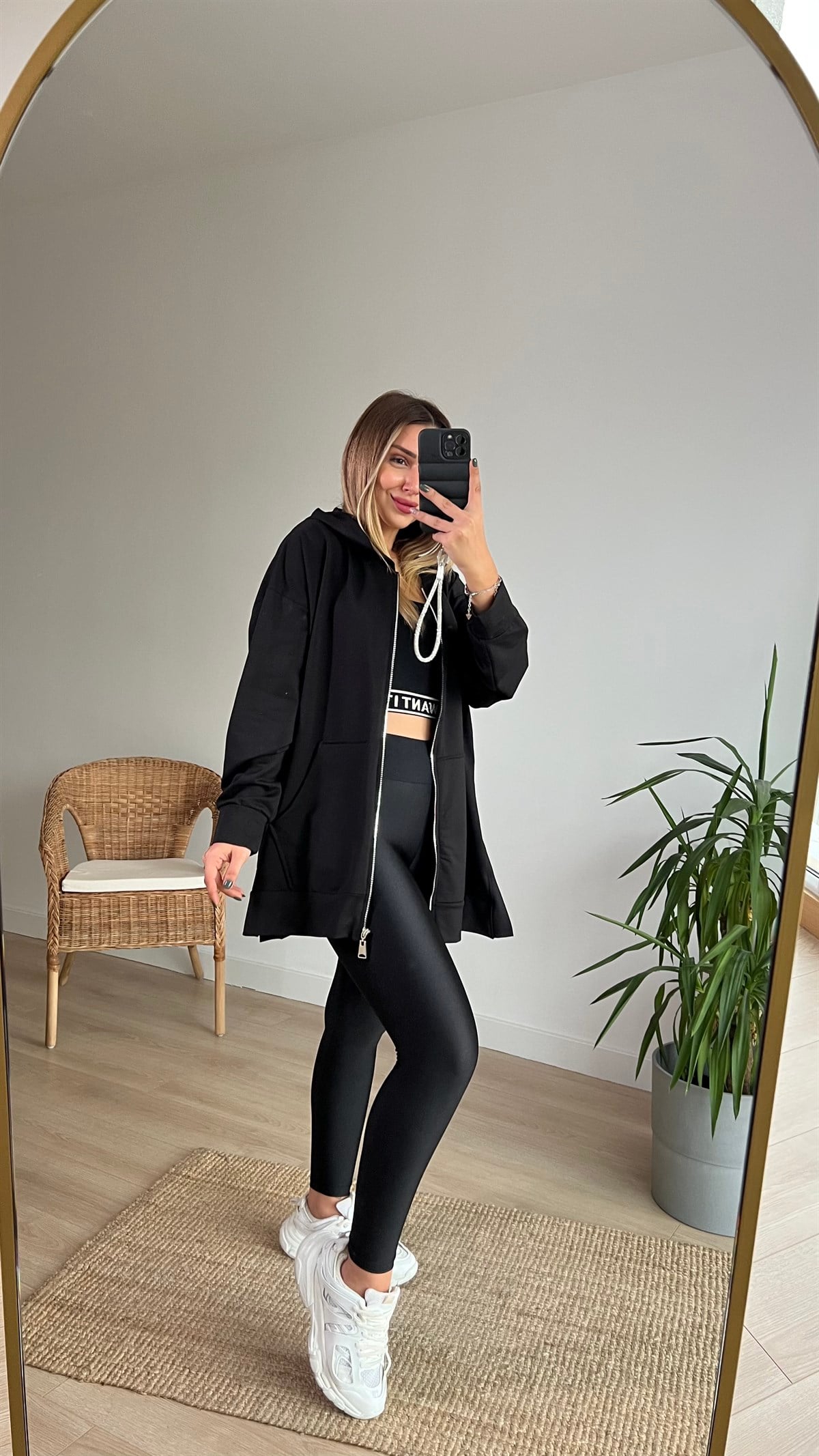 Yanları Yırtmaçlı Oversize Siyah Sweat