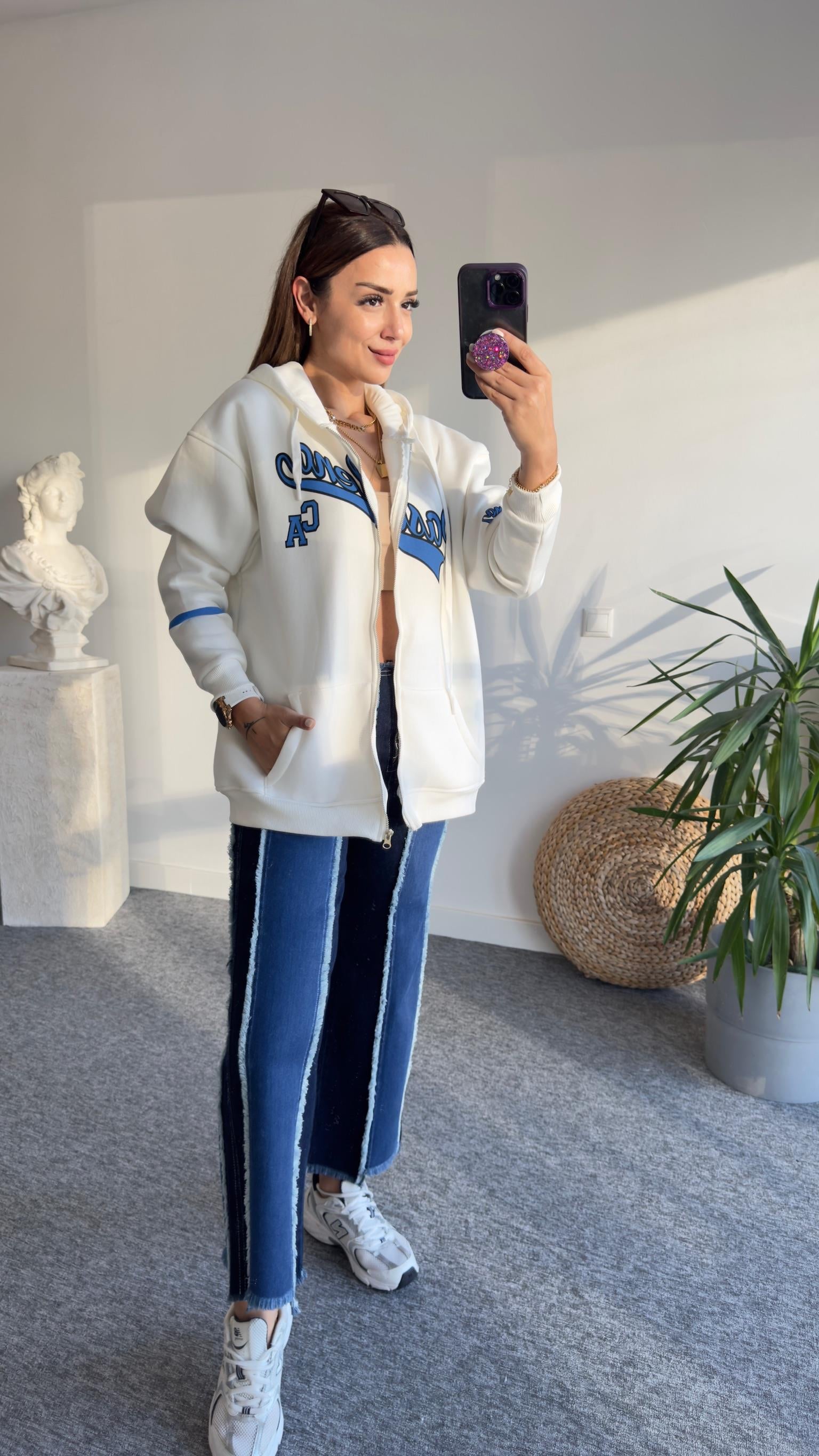 Mavi Yazı Detaylı Şardonlu Beyaz Sweatshirt