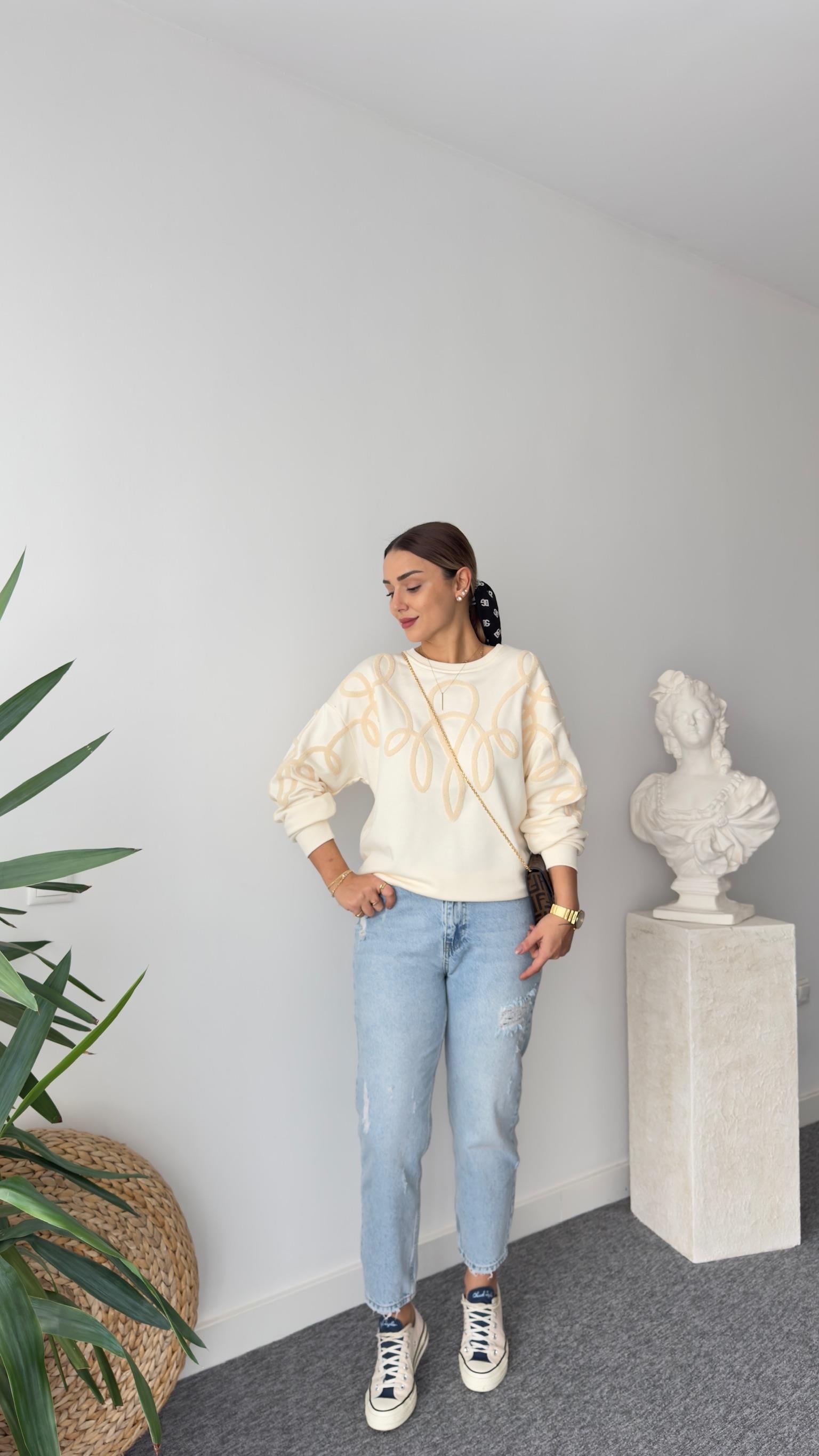 Mous Krem Önü Nakışlı Sweatshirt