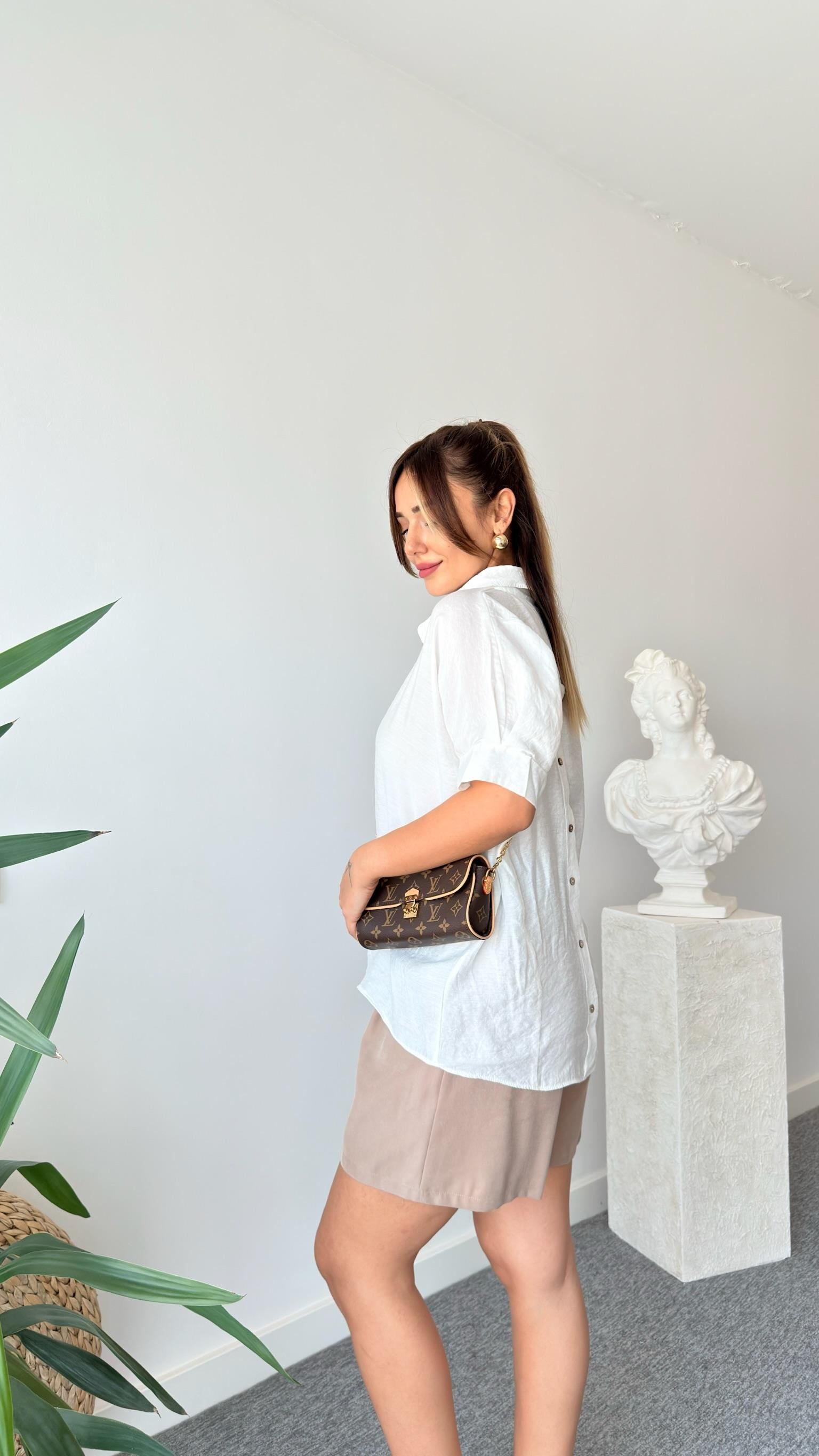 Beyaz Brome Sırt Düğmeli Gömlek