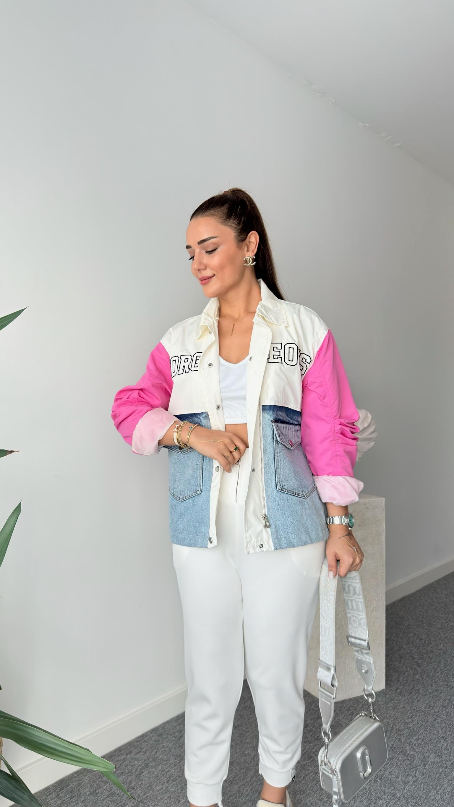 Pembe Gorgeous Yazılı Garnili Ceket