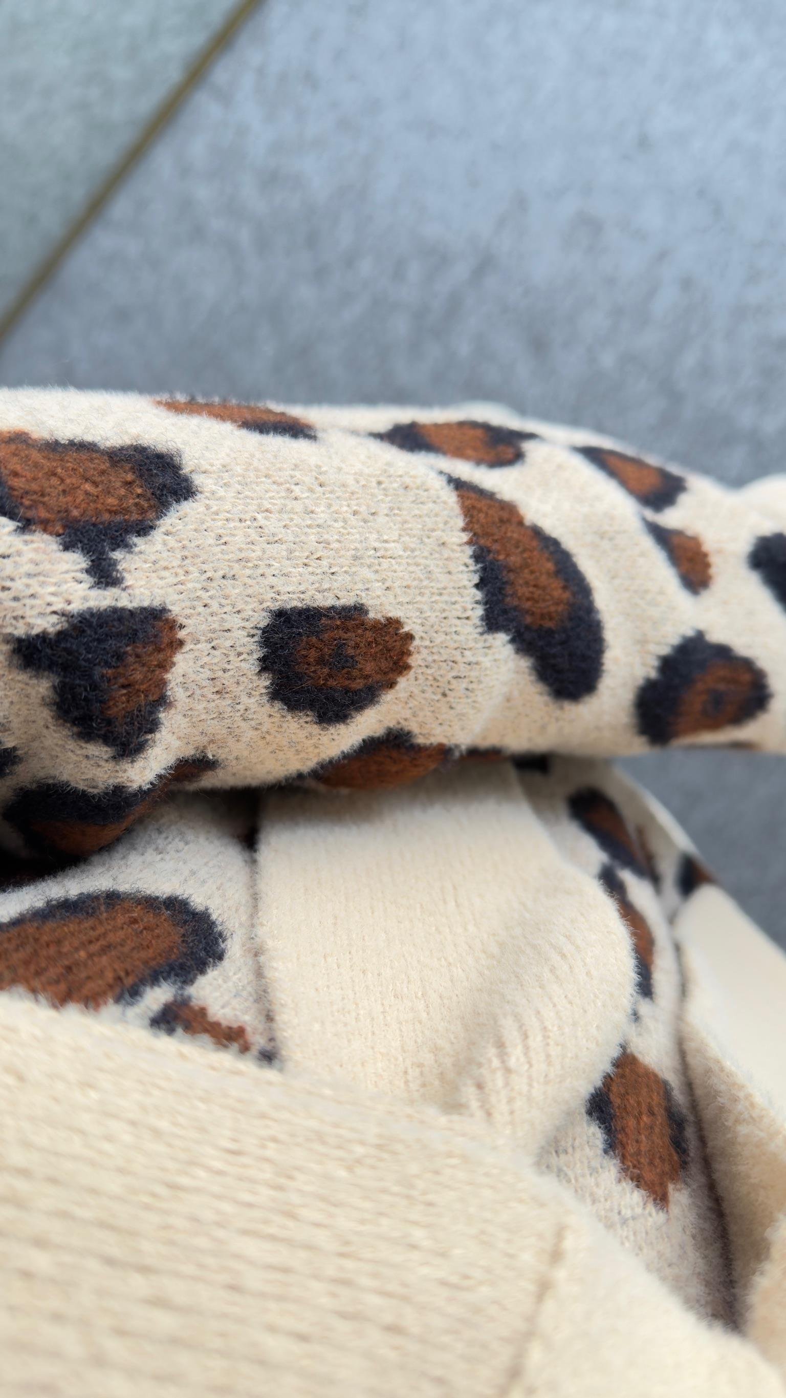 Fiyonk Detaylı Soft Doku Leopar Kazak