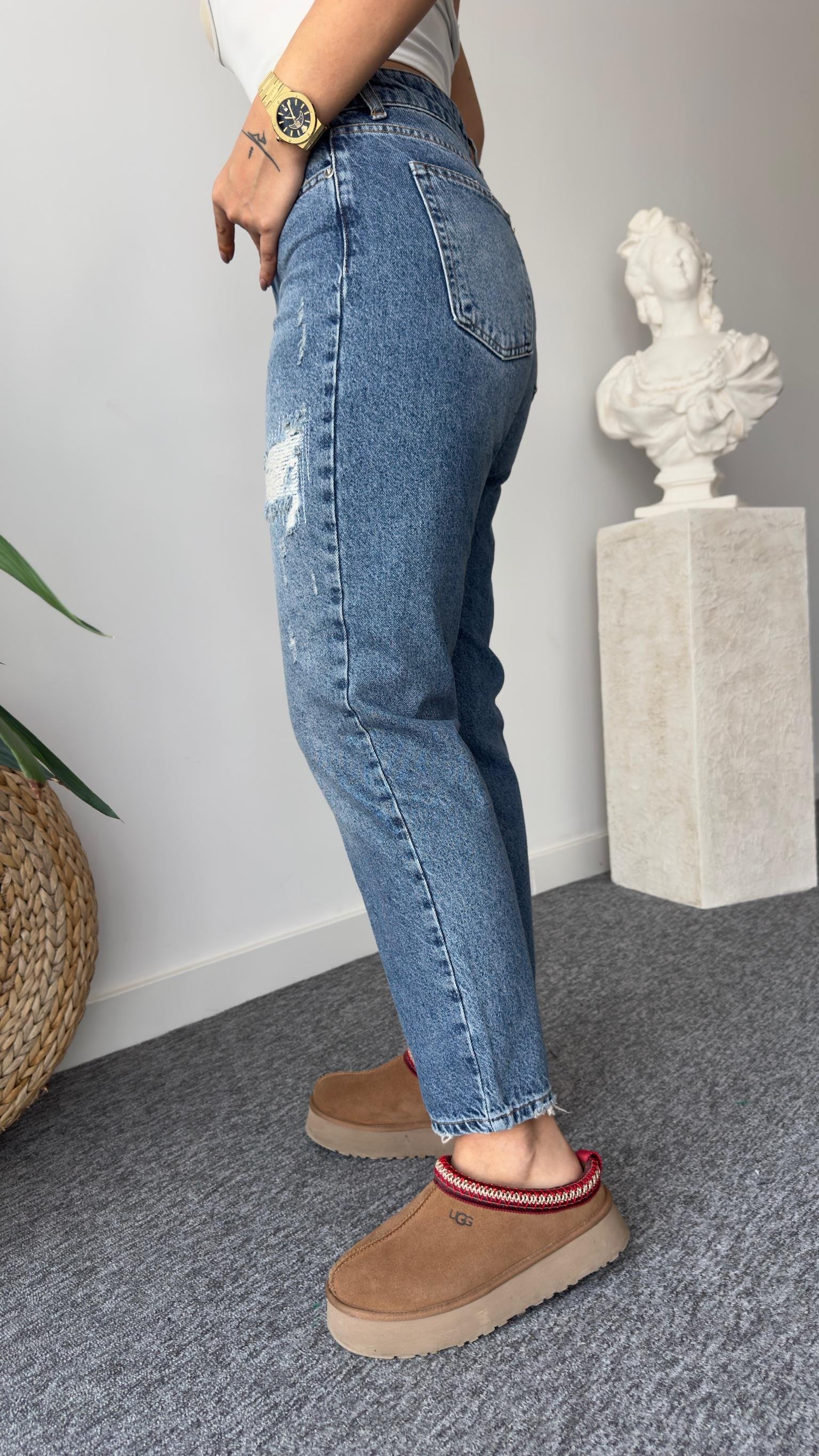 Yıkamalı Yırtık Detaylı Jean