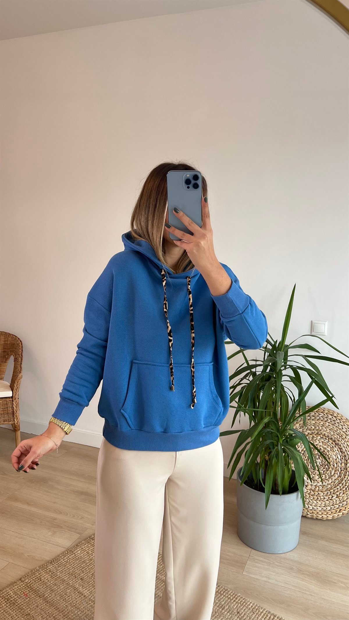 Sırtı Leopar Detay Kapüşonlu Mavi Sweatshirt