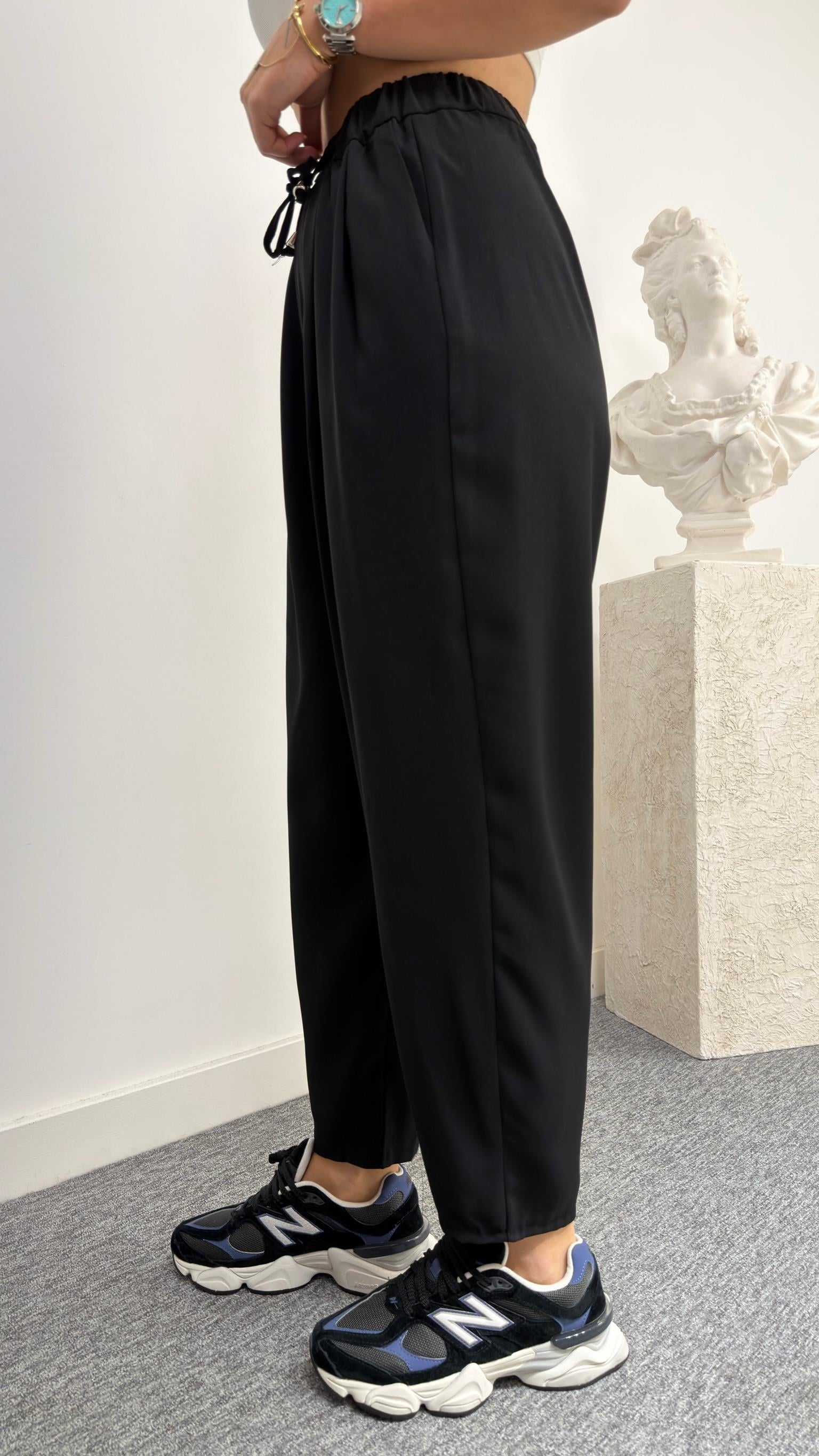 Siyah Lucka Pileli Şalvar Model Pantolon