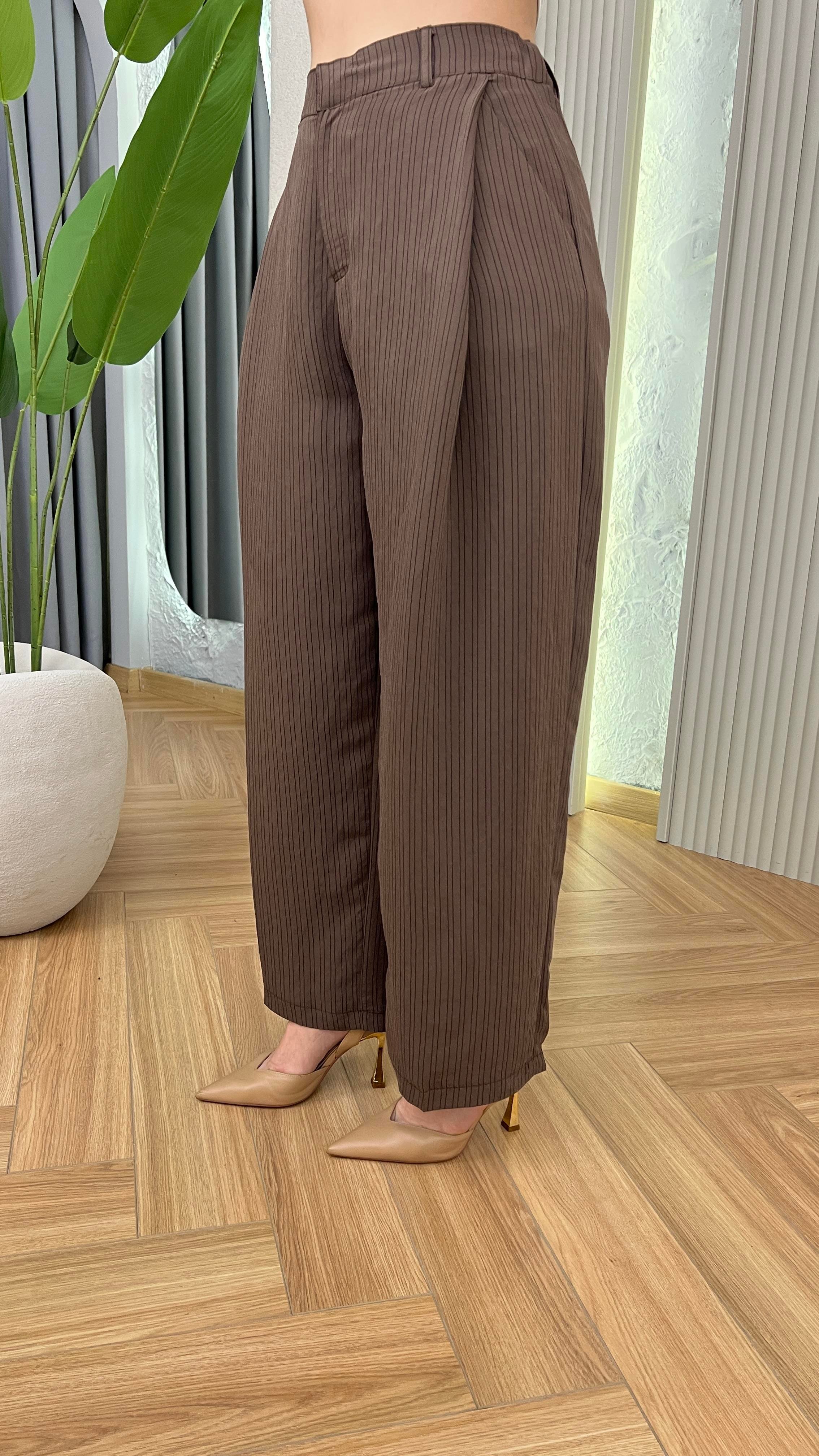 Kewin Çizgili Pile Detaylı Kahve Pantolon