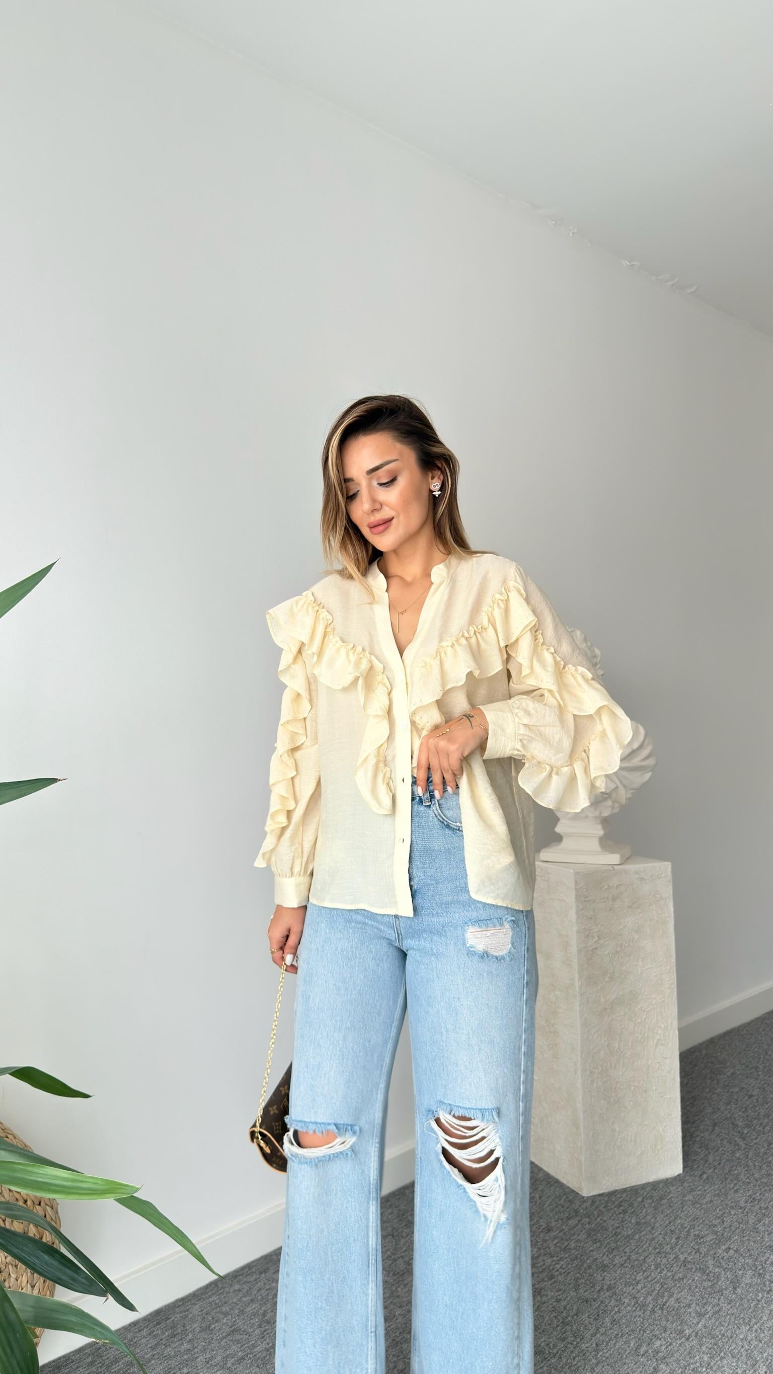 Sarı Fırfırlı Taş Detaylı Gömlek