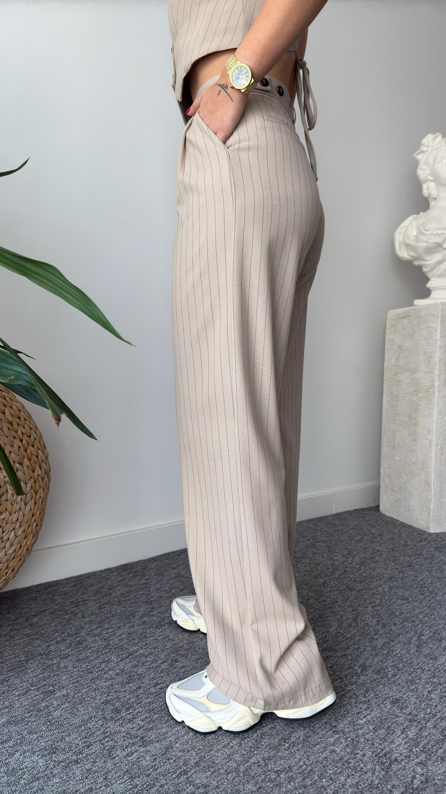 Hues Çizgili Bel Detaylı Bej Pantolon