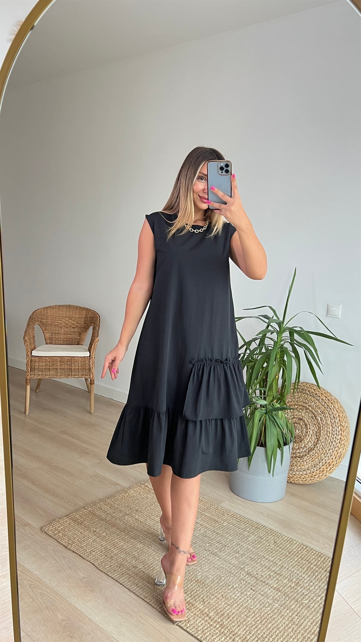 Kolsuz Fırfırlı Siyah Poplin Elbise 
