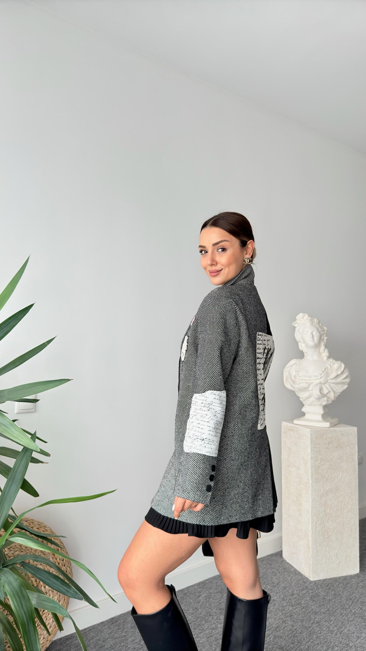 Quqe Tasarım Nakışlı Kaşe Blazer Ceket