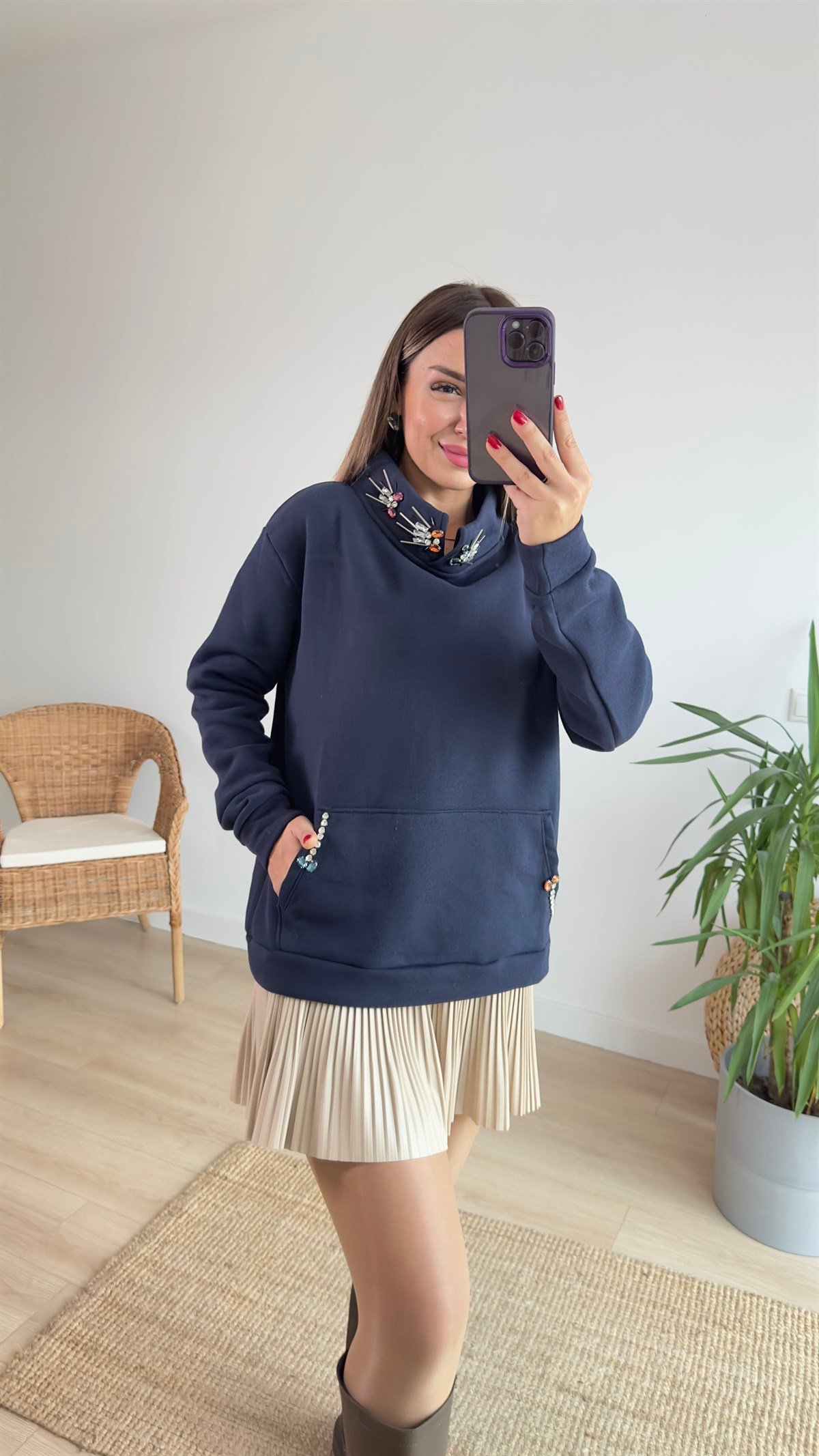 Yaka Ve Cep Taş Detaylı Lacivert Sweat