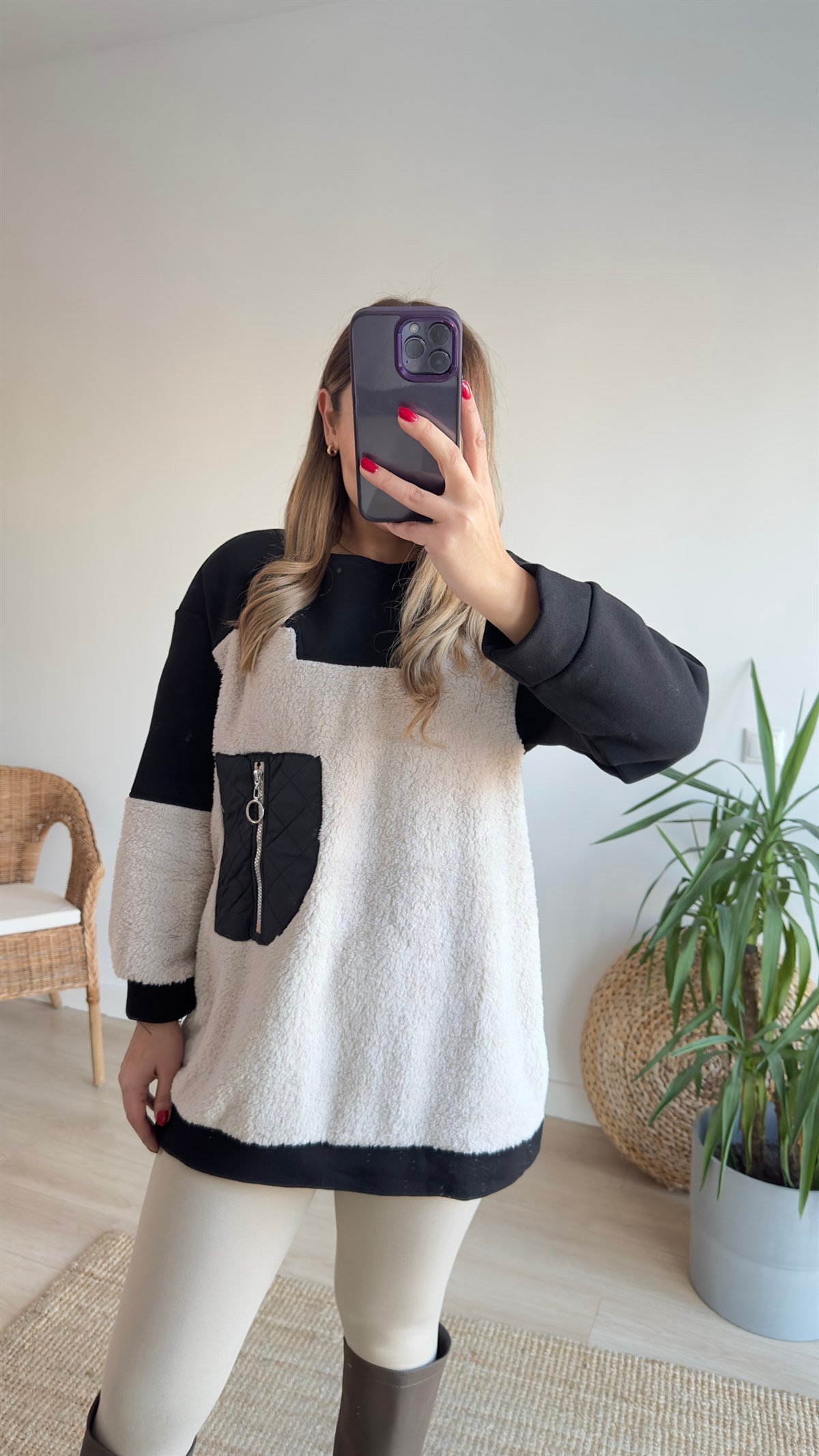 Peluş Detaylı Siyah Sweat