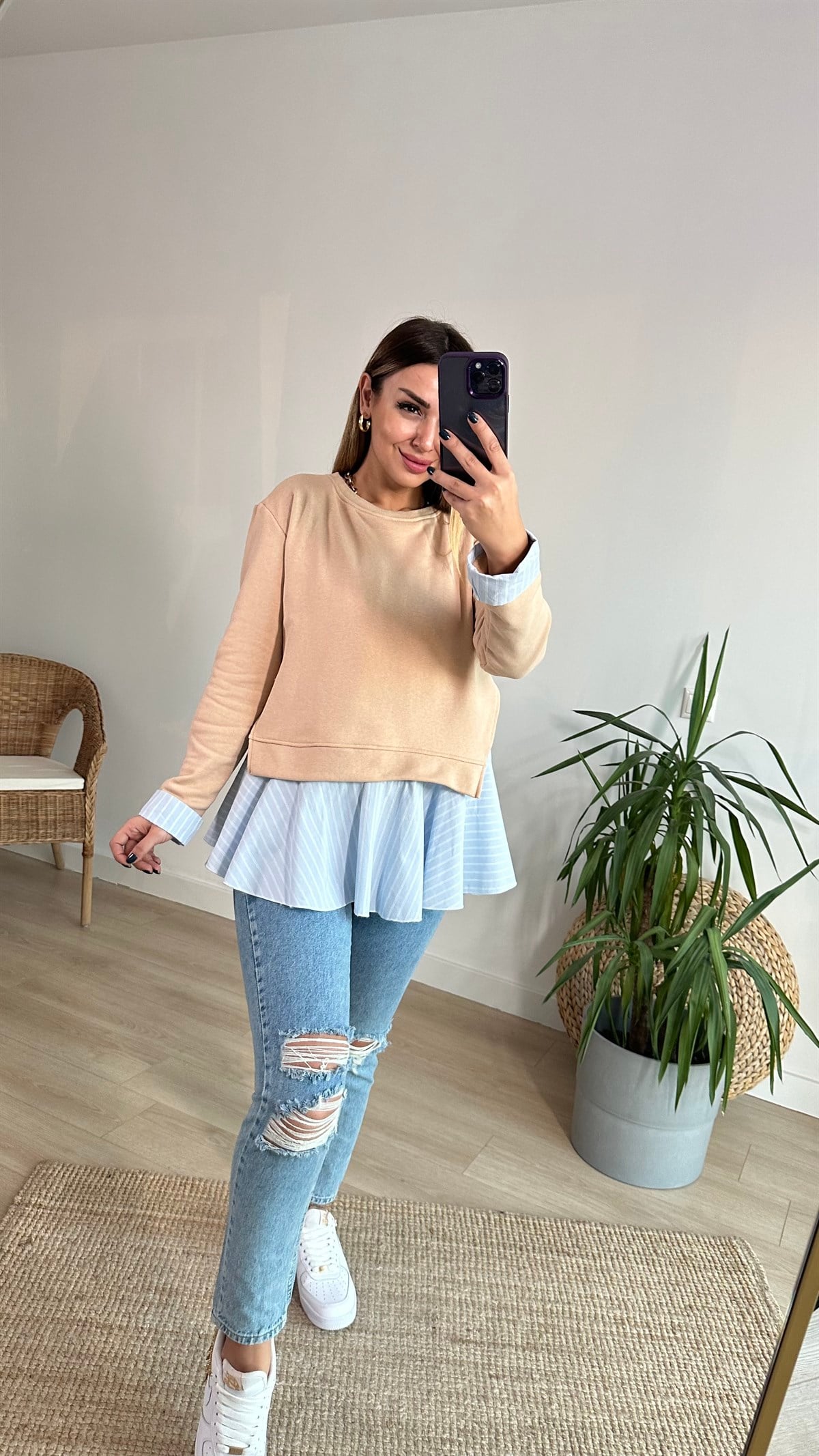 Çizgili Gömlek Detaylı Bej Sweat
