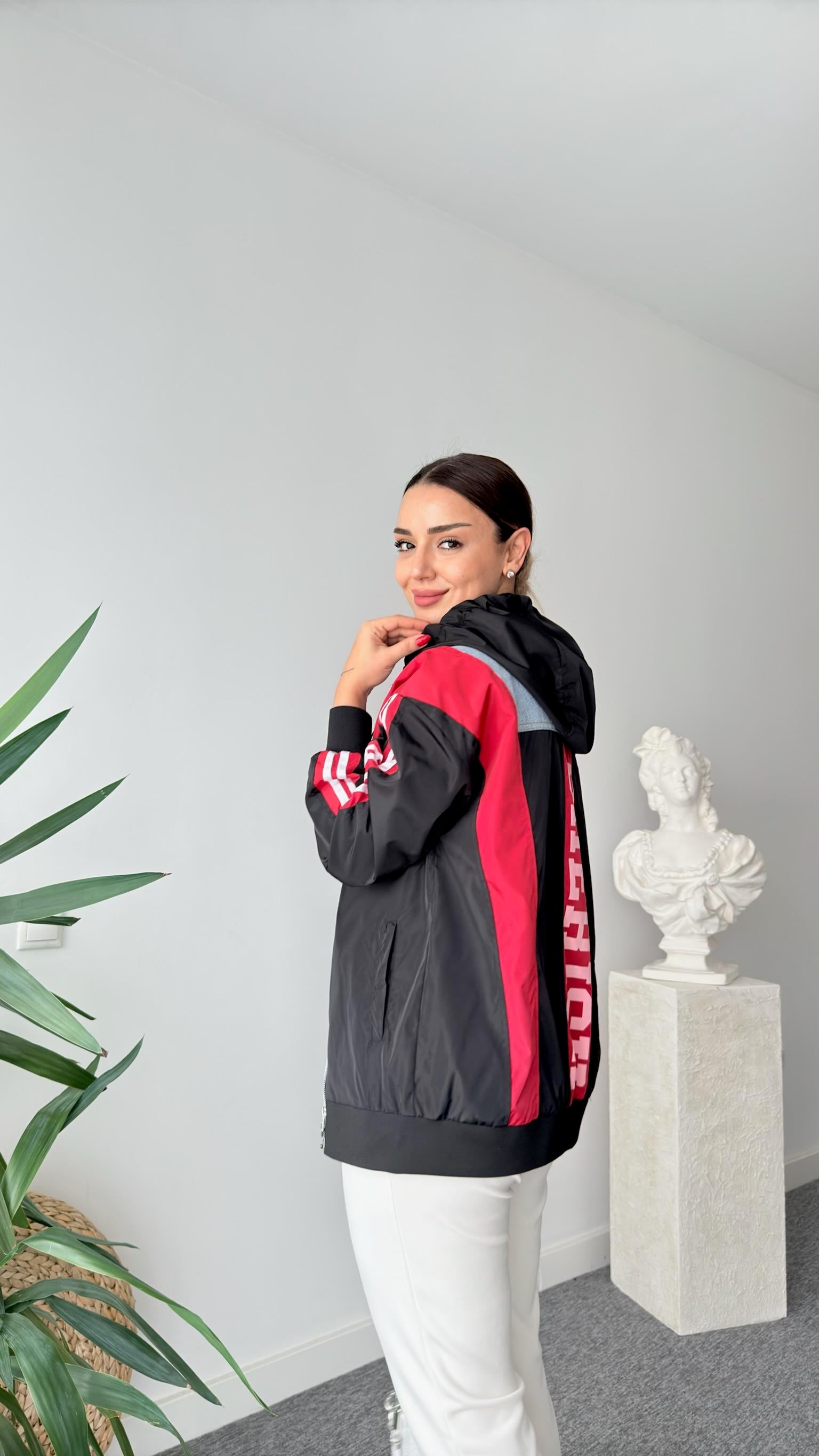 Lerna Renkli Paraşüt Detaylı Sırt Yazılı Ceket