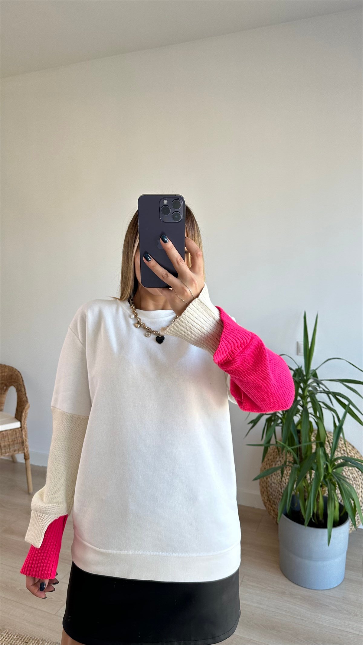 Kolları Triko Detaylı Beyaz Sweatshirt