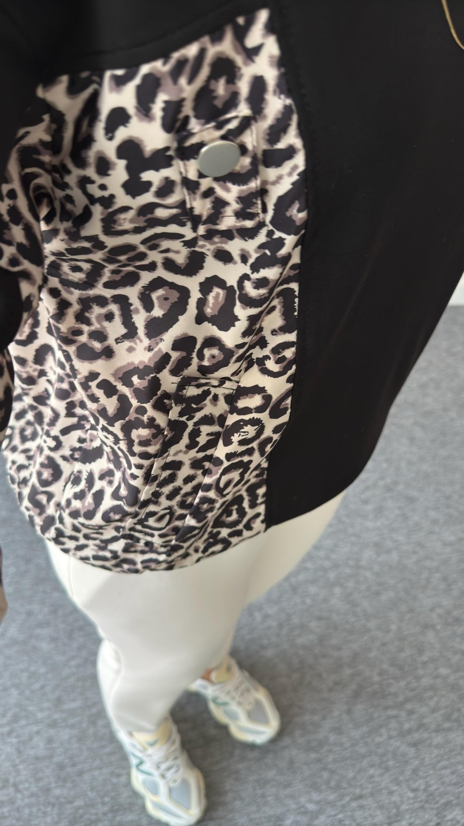 Onyi Yanlar Leopar Detaylı Siyah Sweatshirt