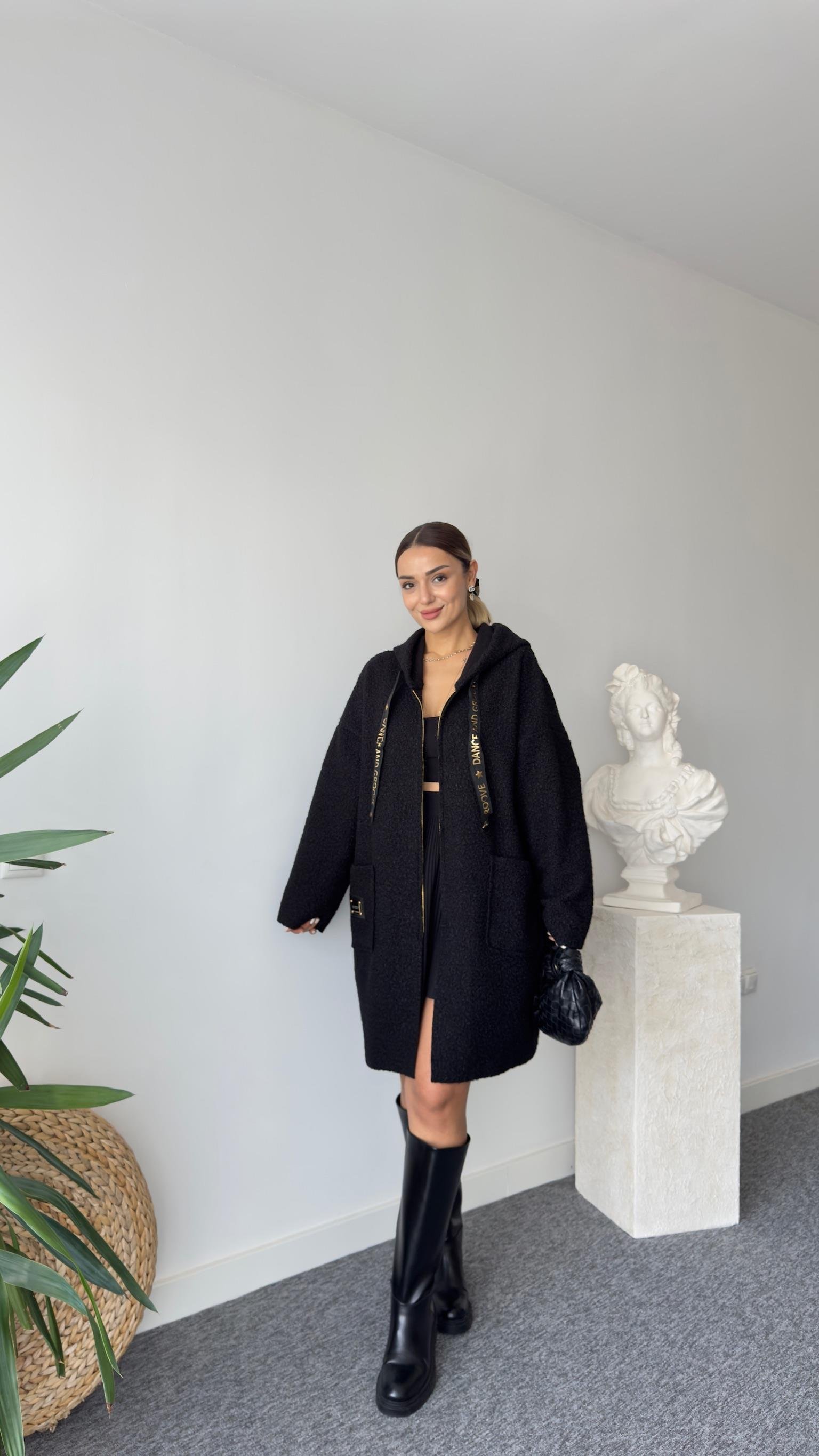 Arma Gold Detaylı Siyah Buklet Kaban