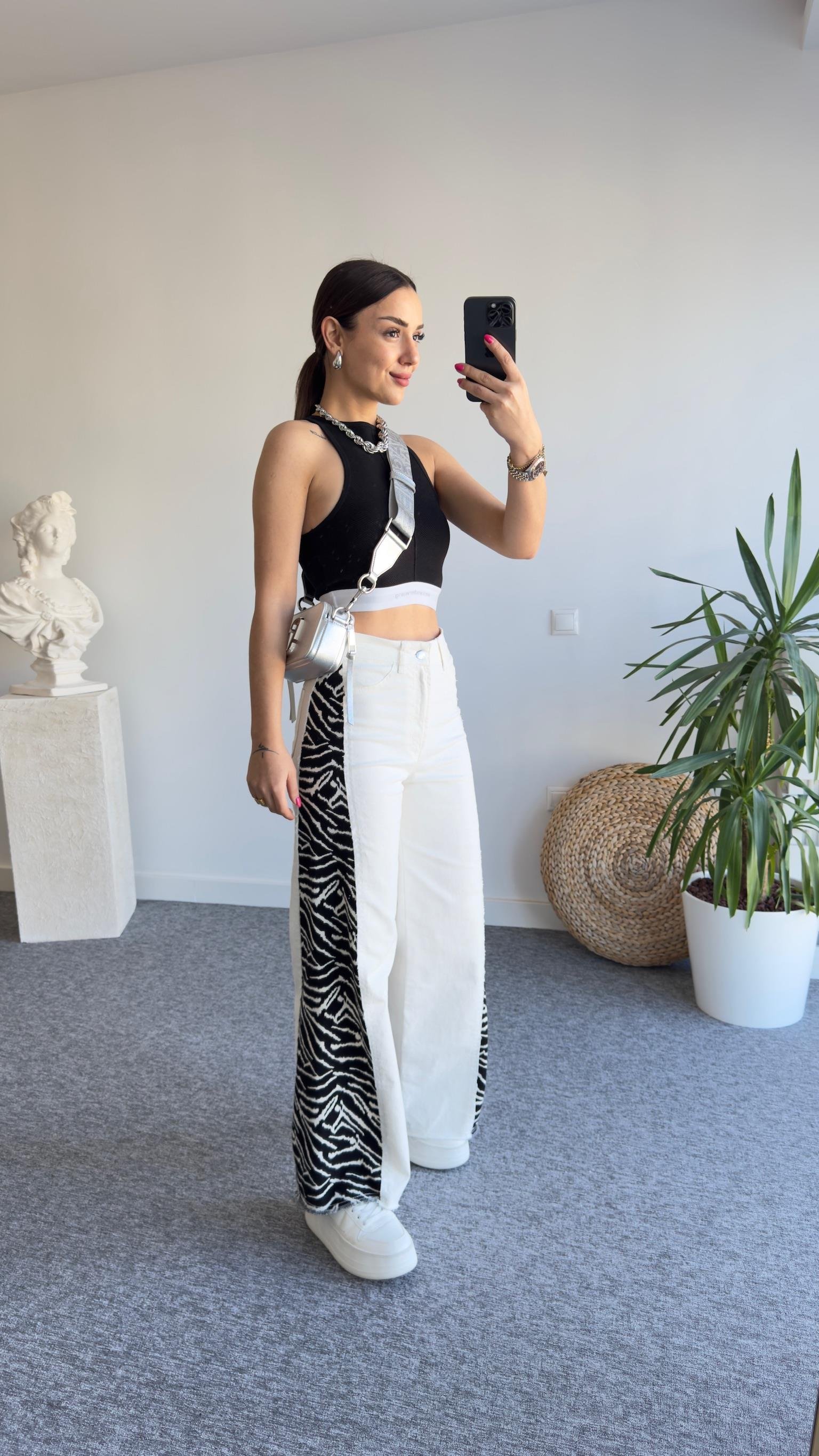Zebra Şerit Detaylı Beyaz Jean