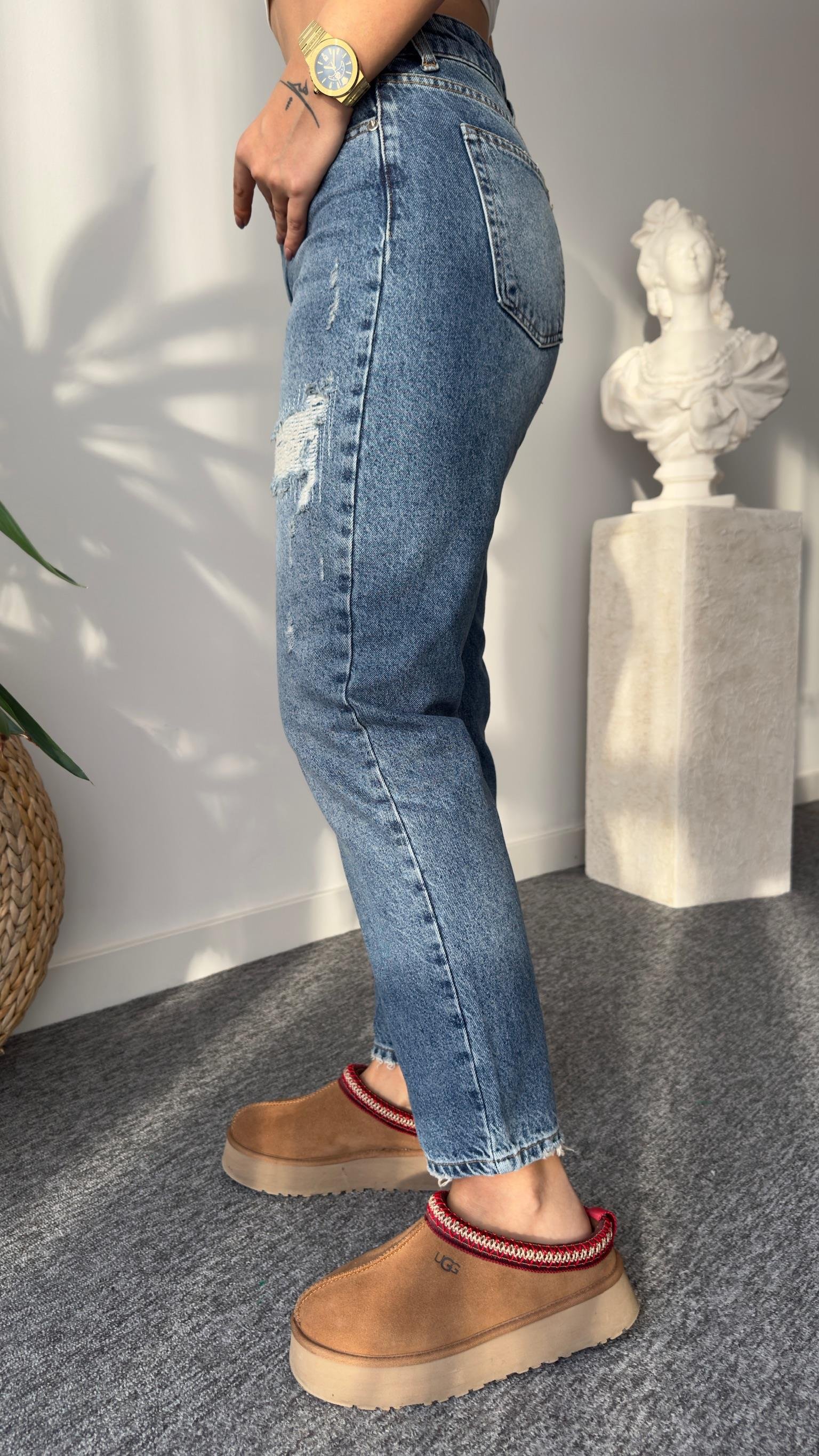 Yıkamalı Yırtık Detaylı Jean