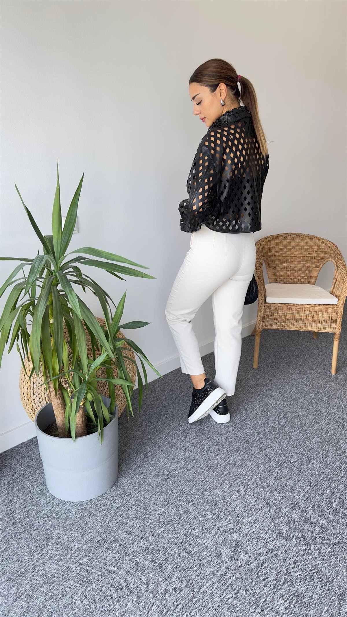 Nora Marka Model Taşlı Deri Gömlek