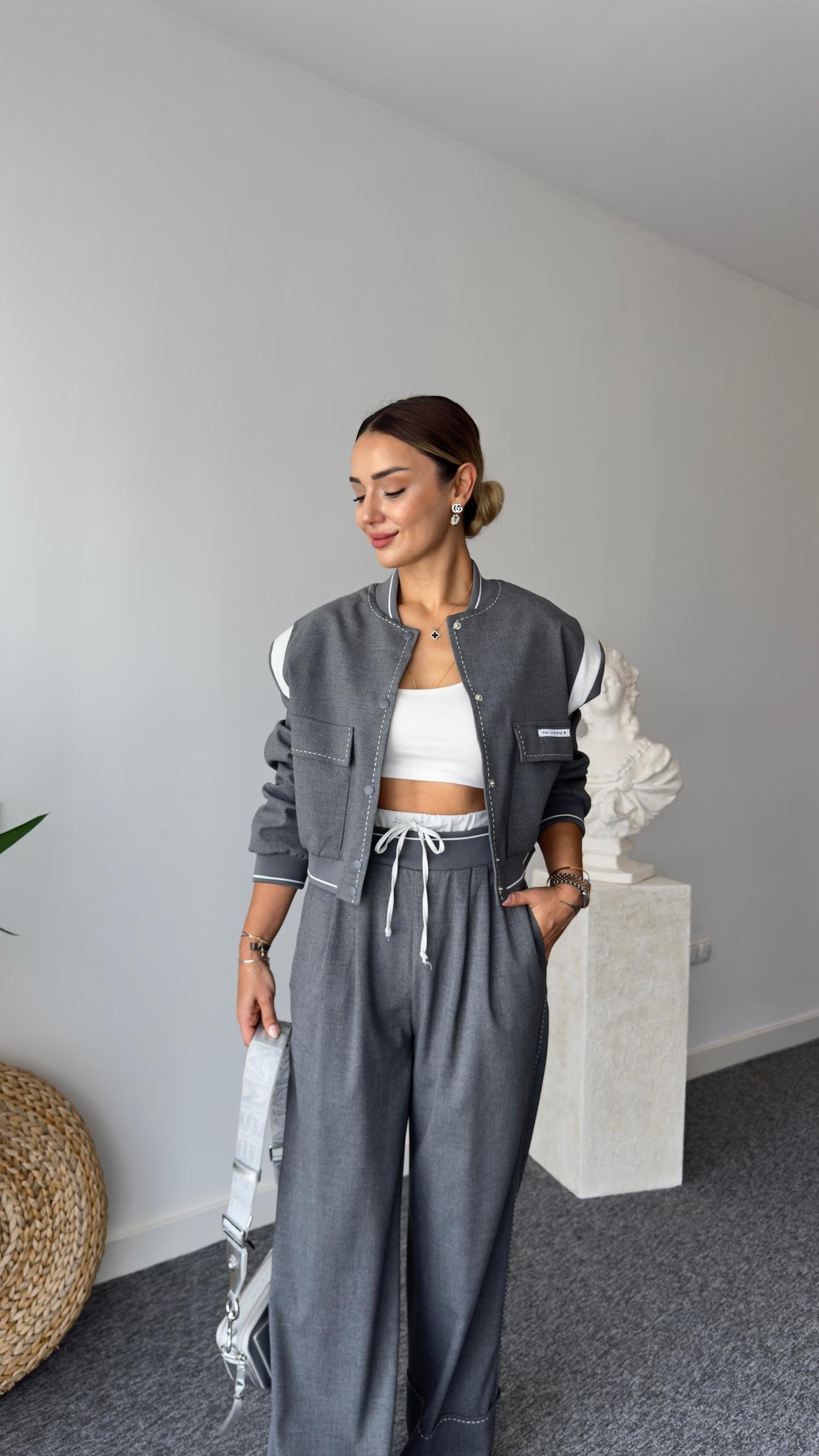 Beyaz Dikiş Detaylı Bomber Ceket