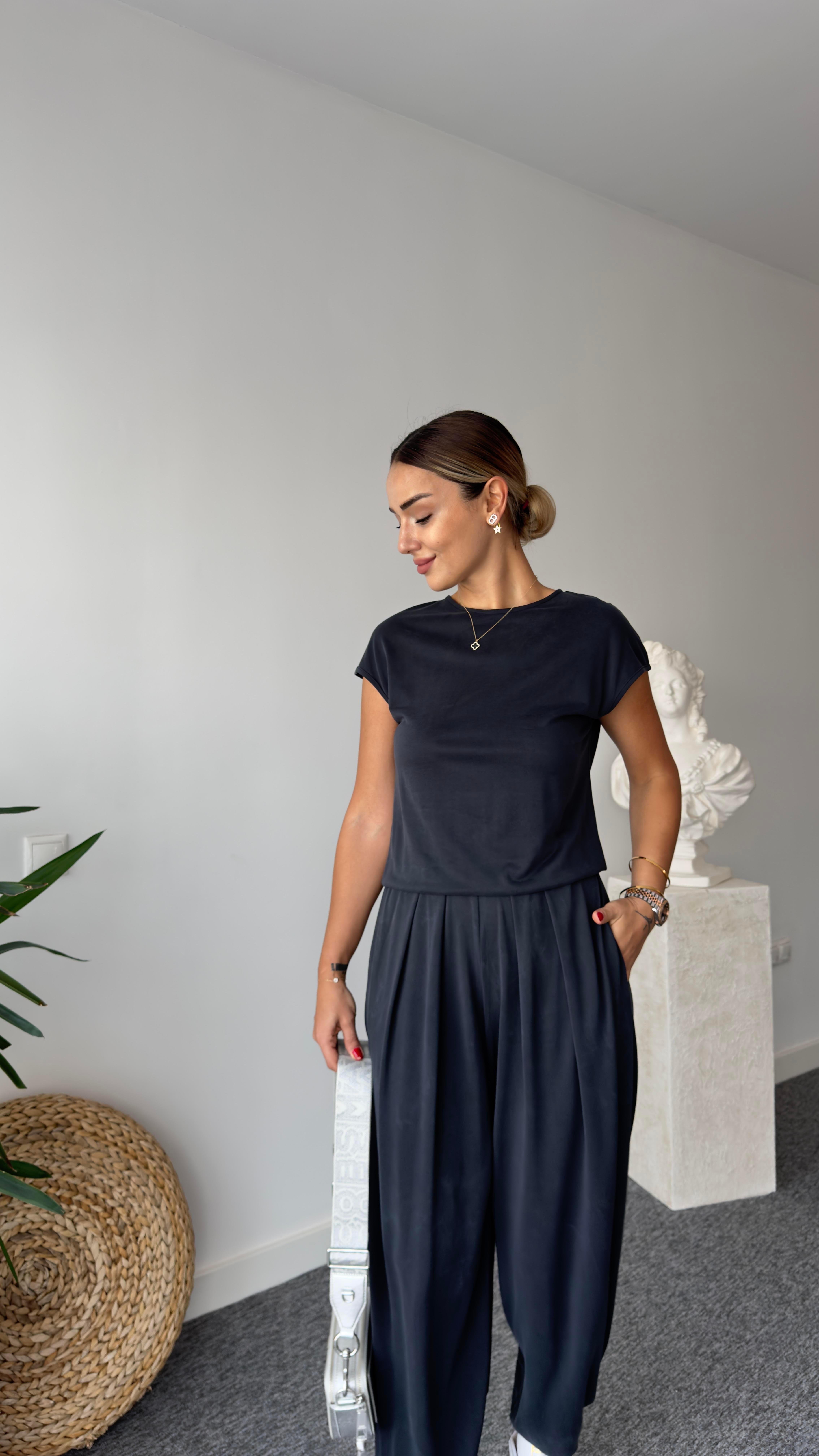 Sırt Pencere Detay Siyah Modal Tulum