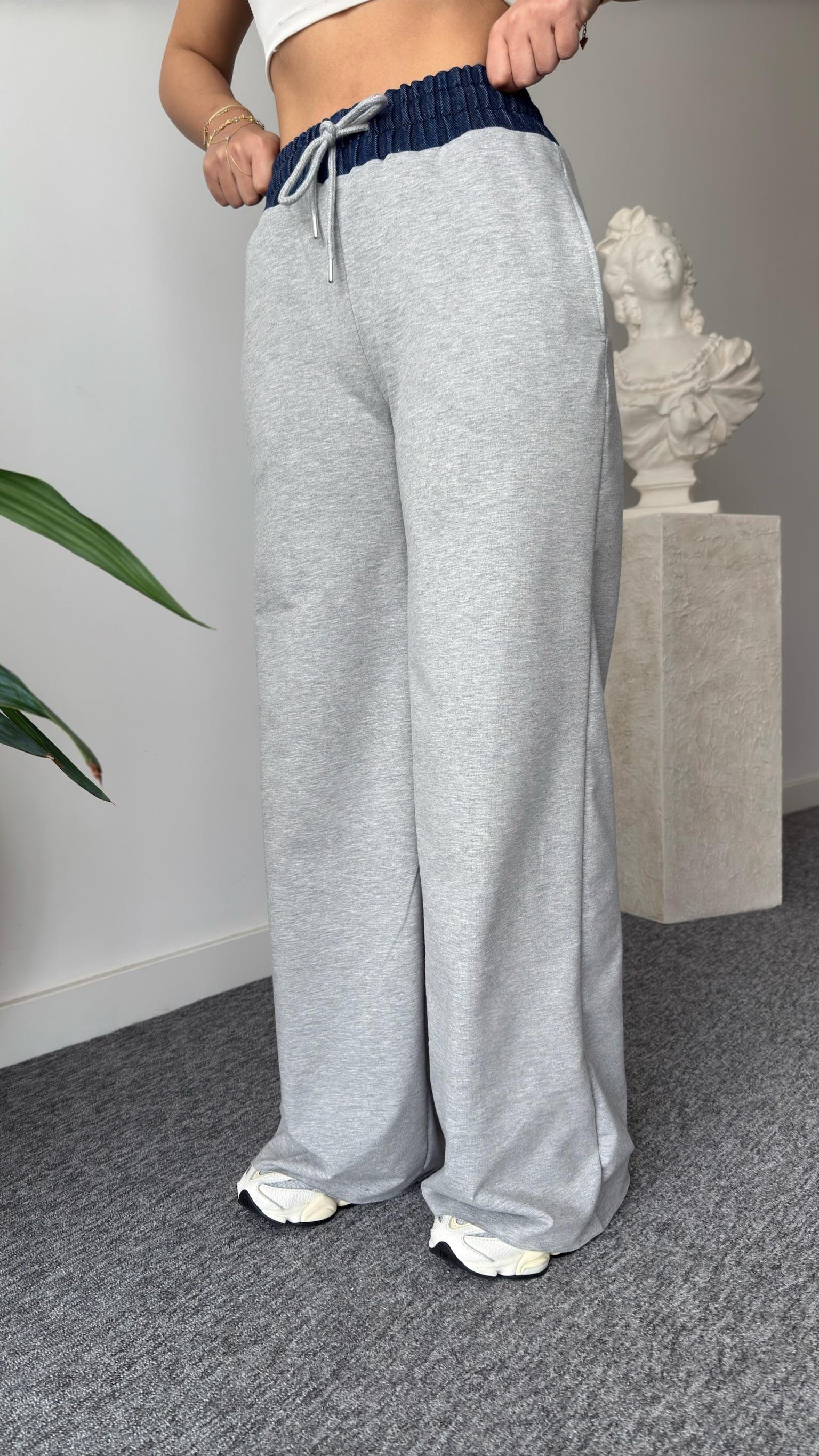 Beli Denim Detaylı Gri Eşofman Altı