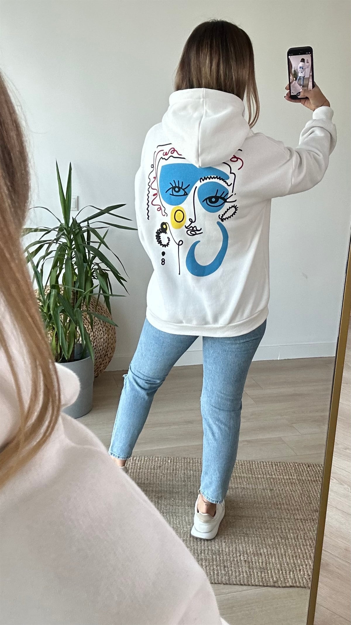 Sırt Baskılı Beyaz Kapüşonlu Sweatshirt