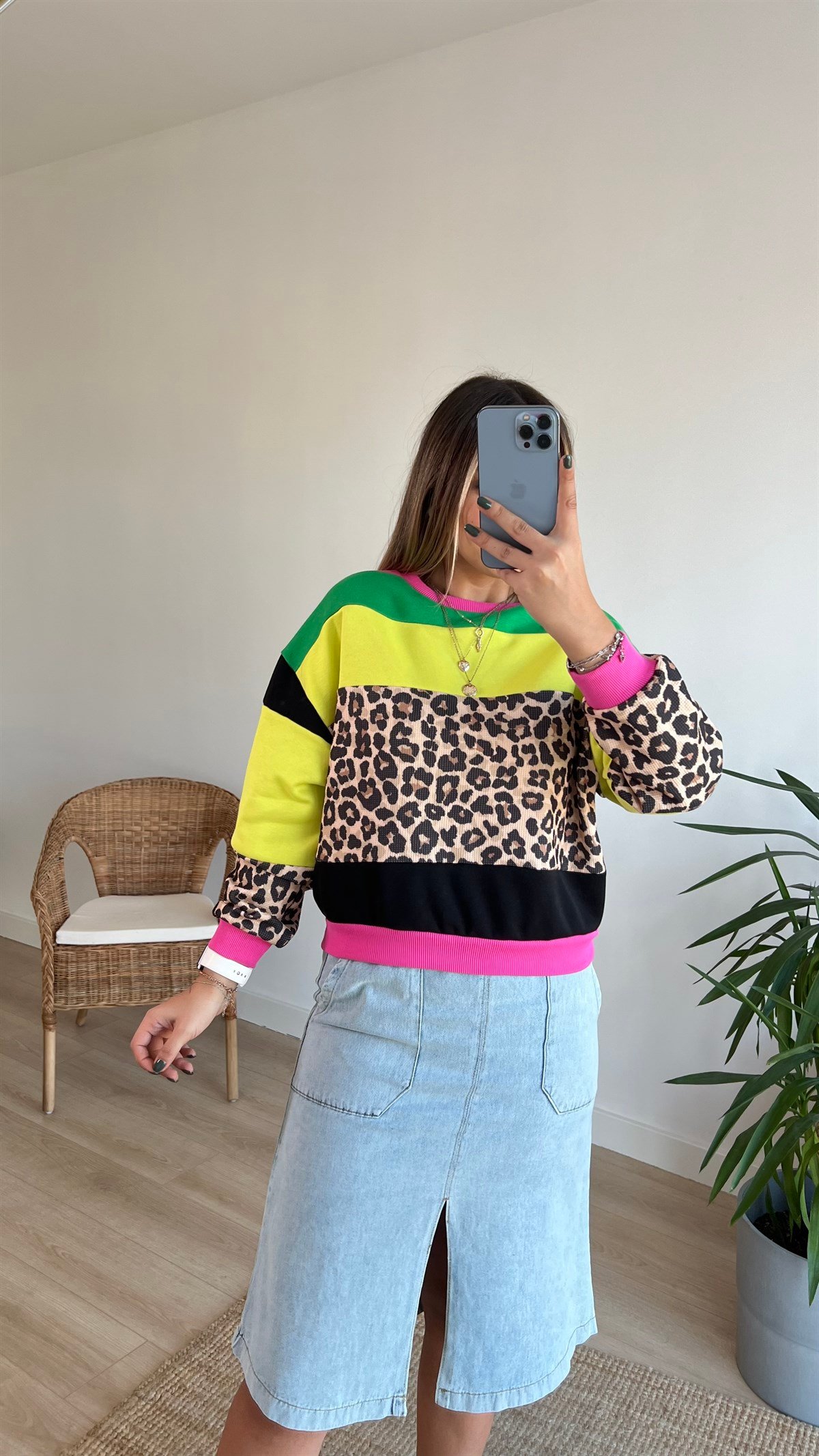 Neon Şerit Detaylı Leopar Sweat