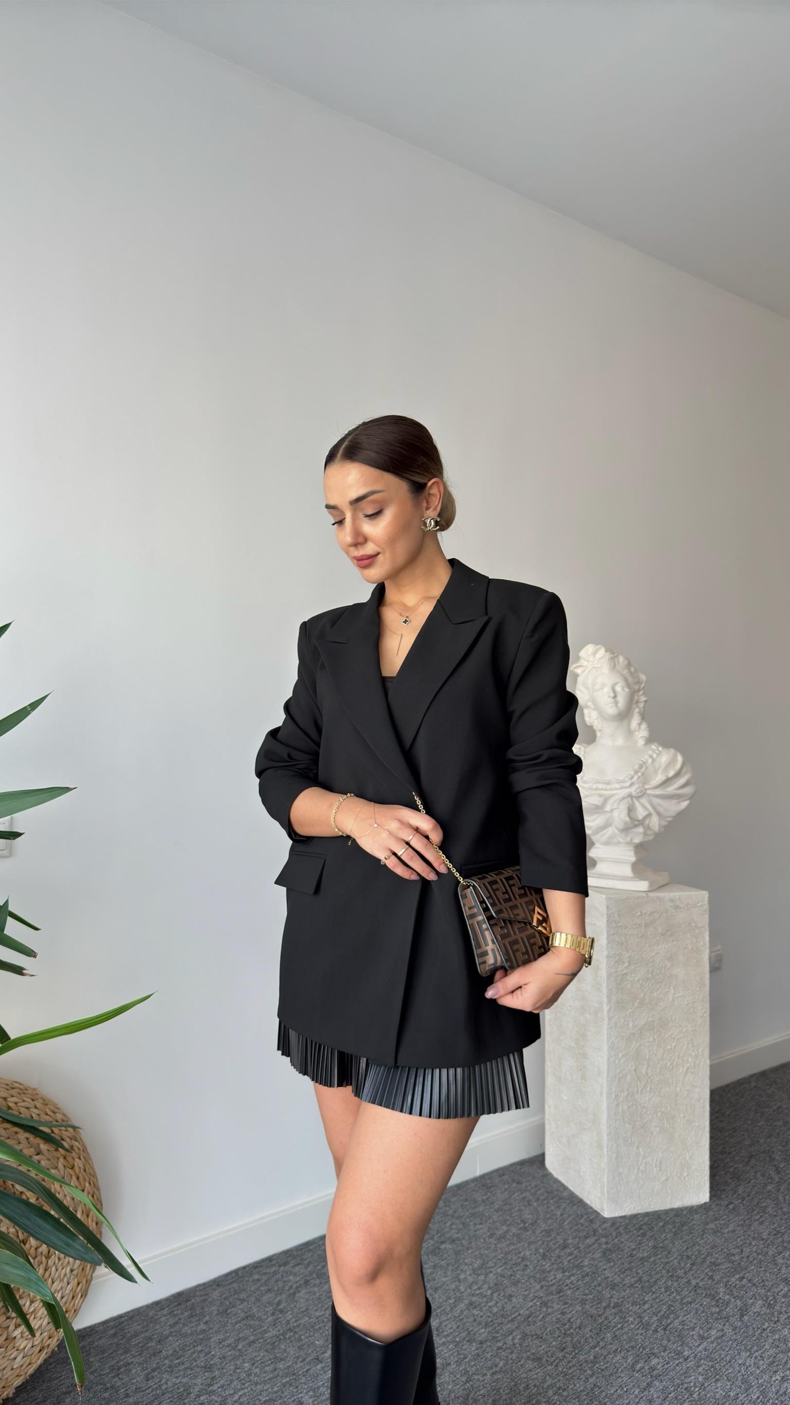 Copi Sırtı Taş Yazılı Siyah Blazer Ceket