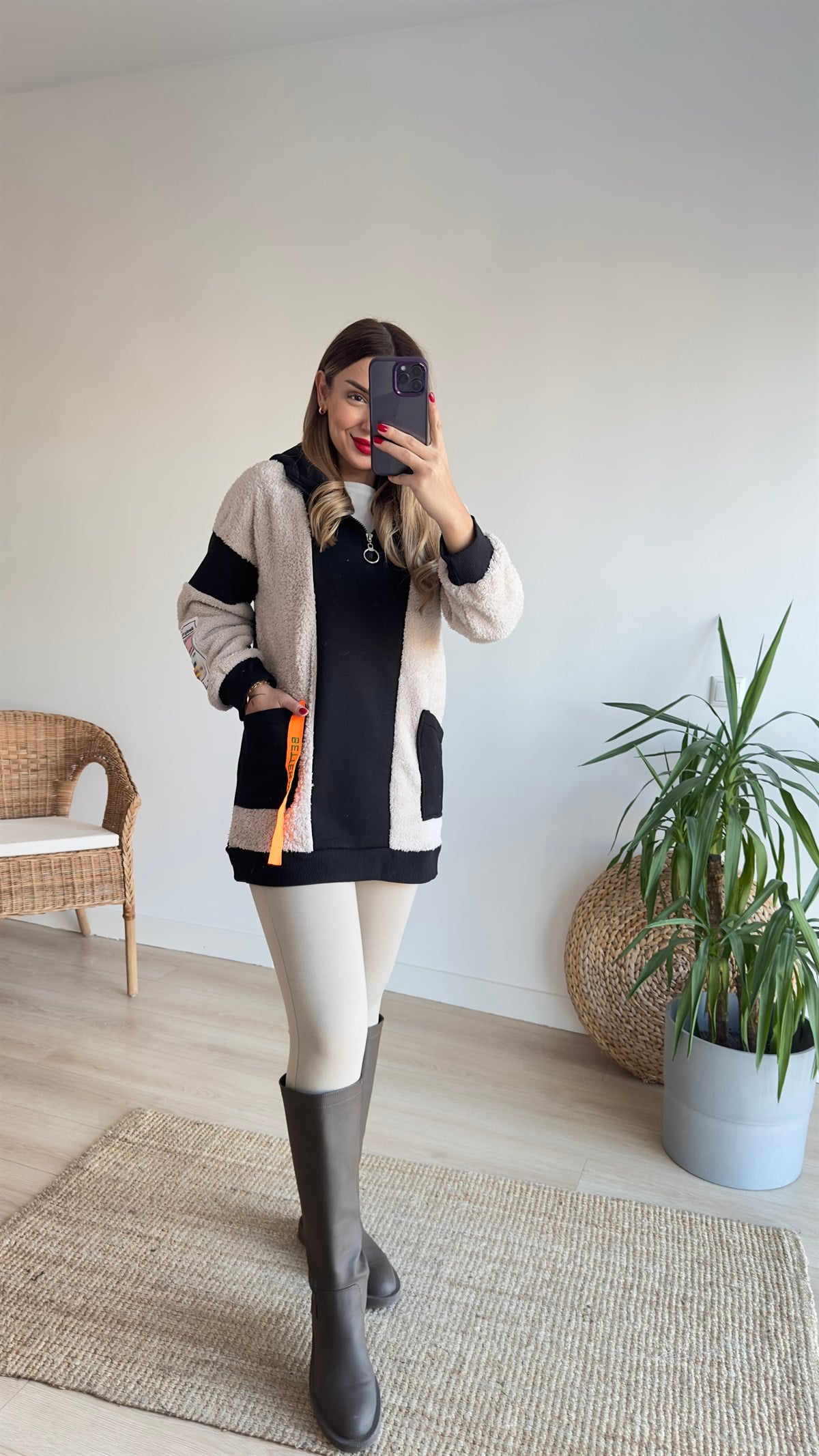 Peluş Detaylı Kapüşonlu Siyah  Sweatshirt