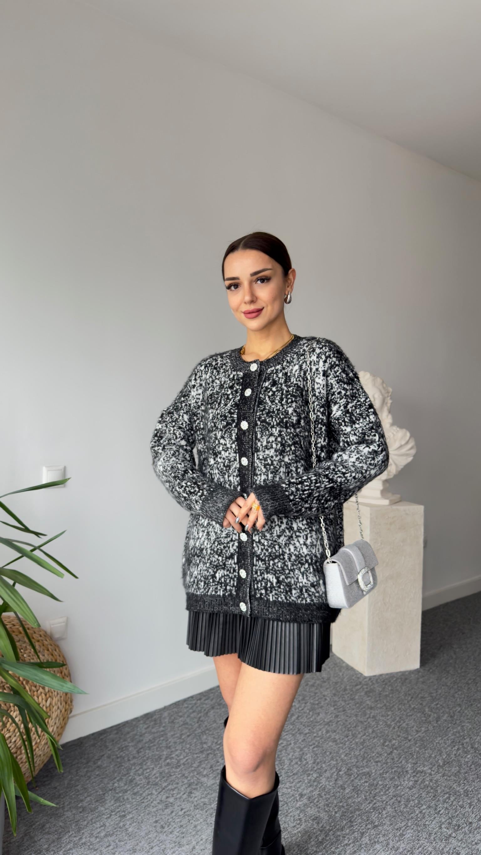 Parlak Taşlı Sakallı Triko Hırka