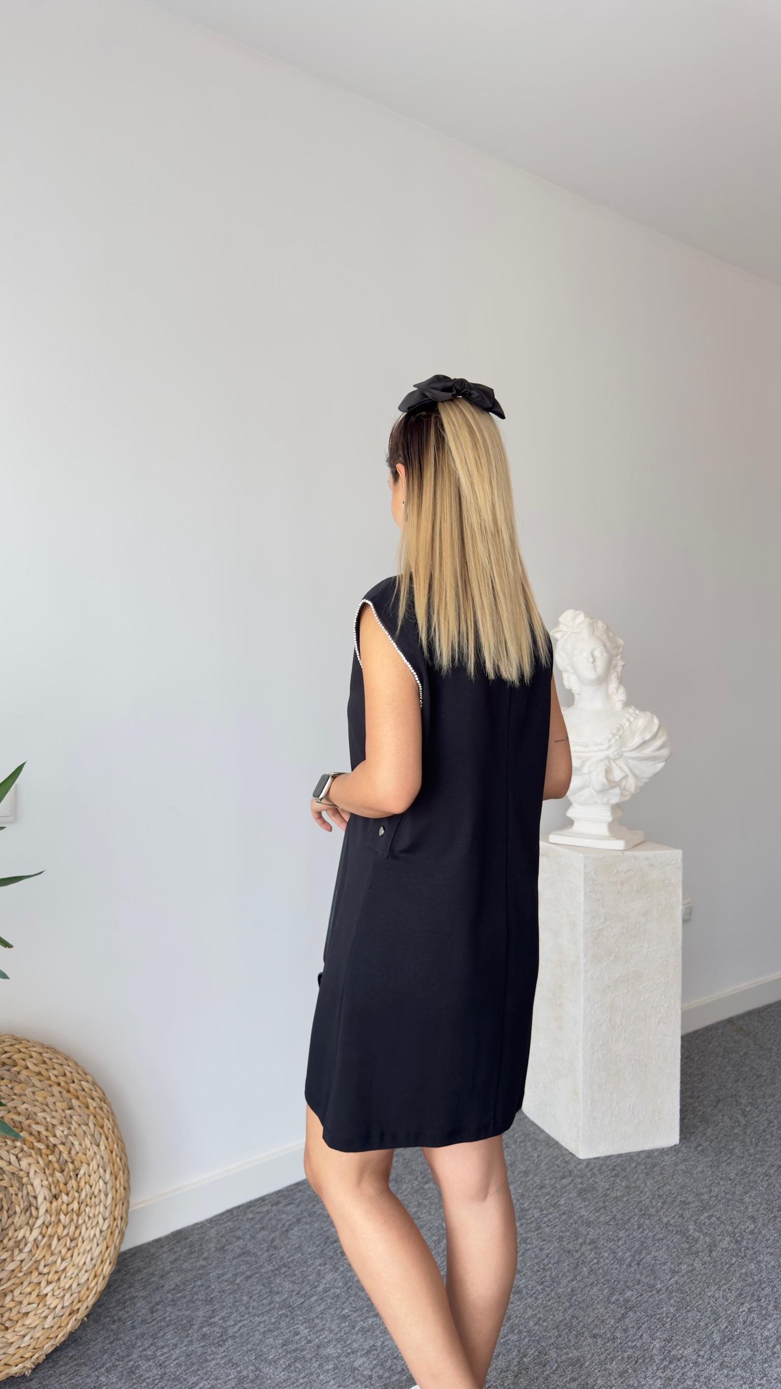 Kolları Taşlı V Yaka Basic Elbise