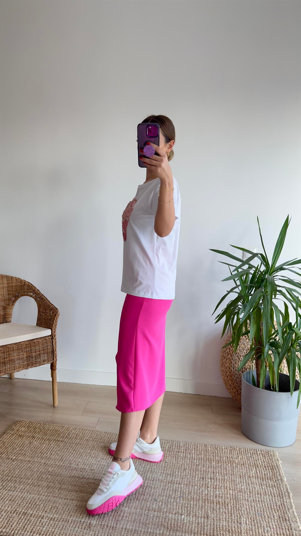 Kabartma Kalp Detaylı Beyaz Tshirt
