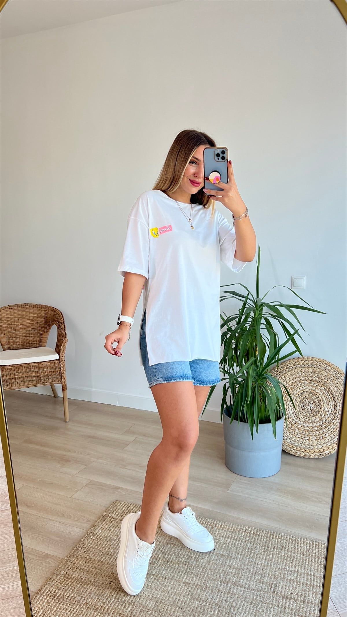 Sırtı Tweety Baskılı Beyaz Tshirt