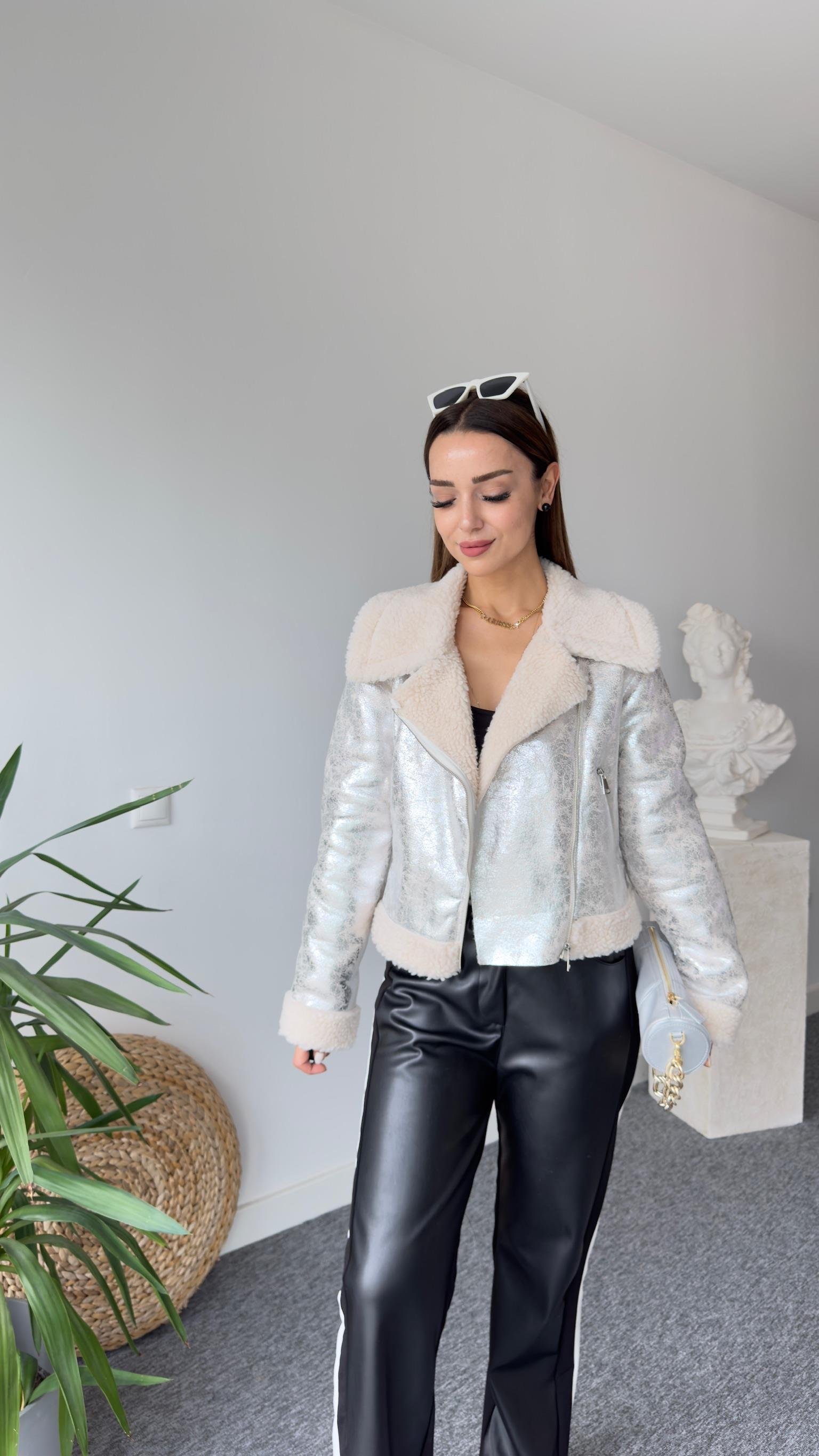 Gümüş Varaklı İçi Kürklü Biker Mont