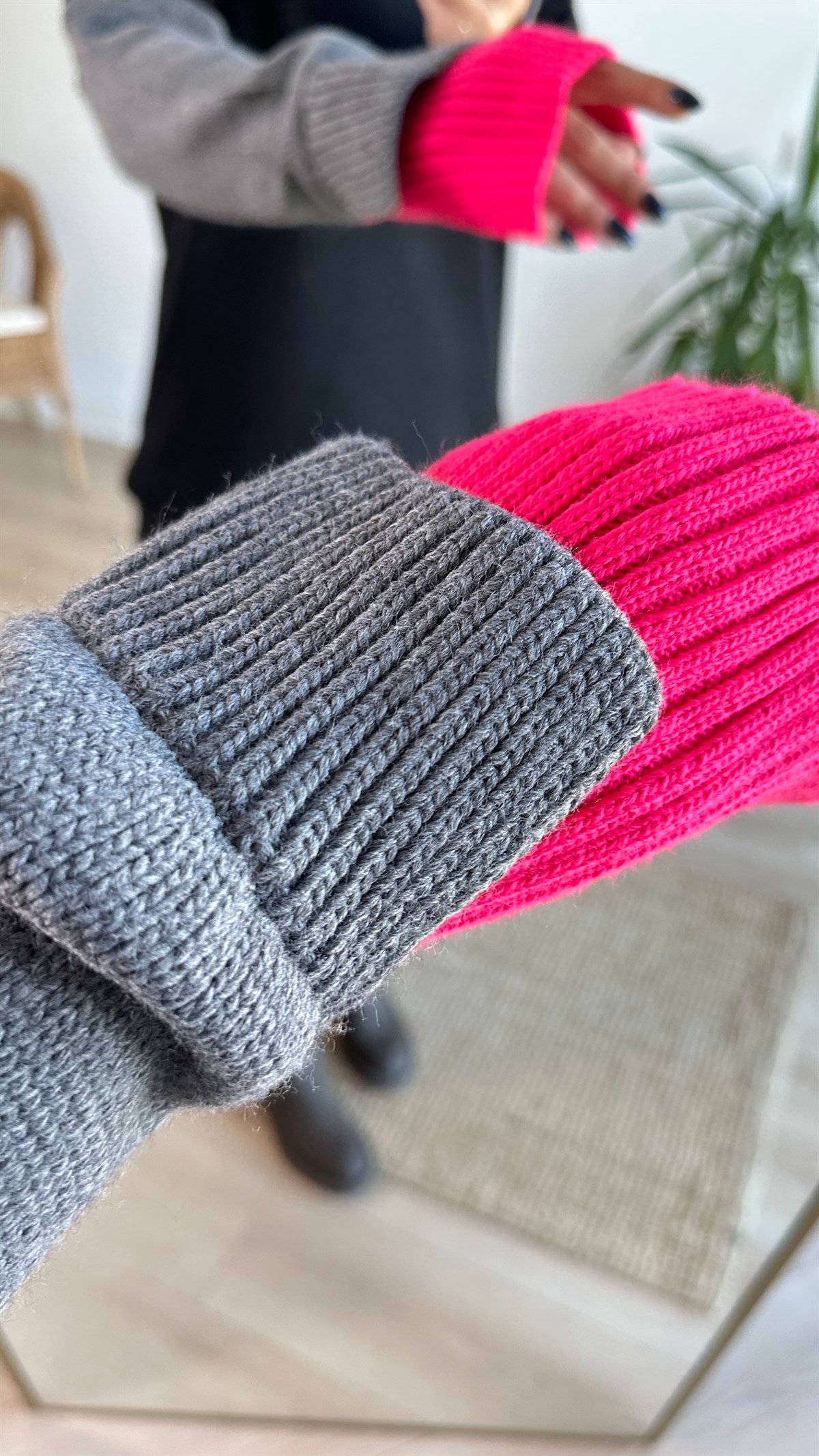 Kolları Triko Detaylı Siyah Sweatshirt
