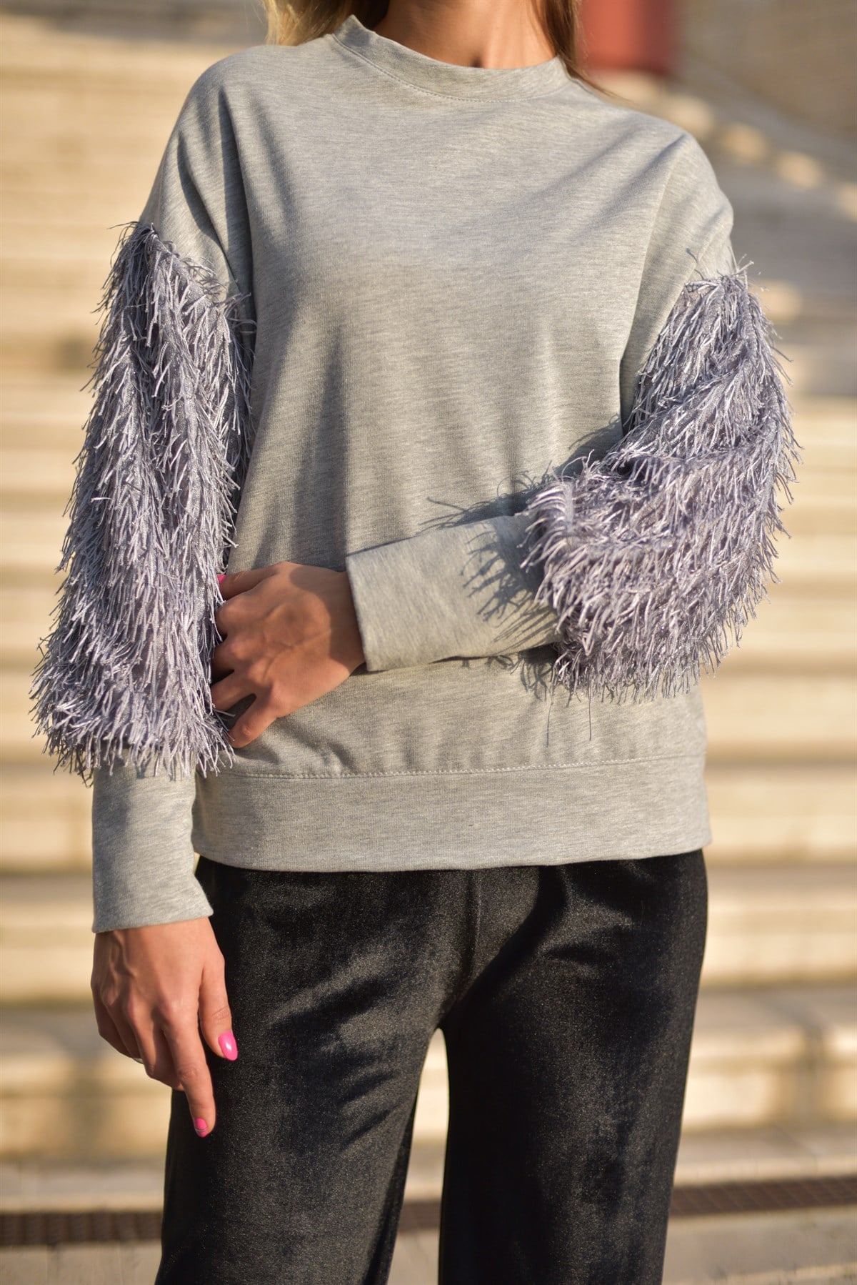 Kolları Püsküllü Sweatshirt