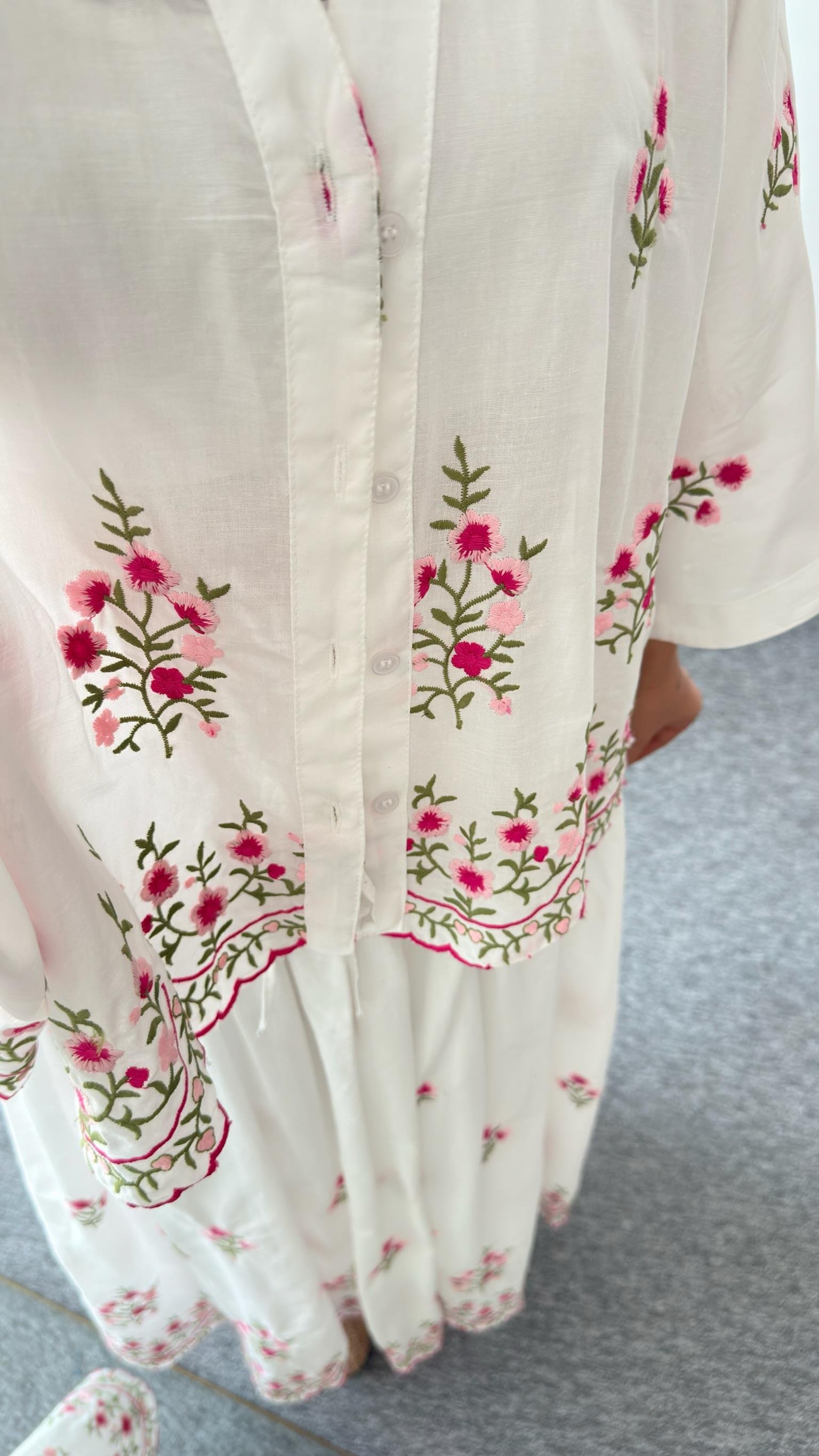 Çiçek Nakış İşlemeli Bluz Etek Takım