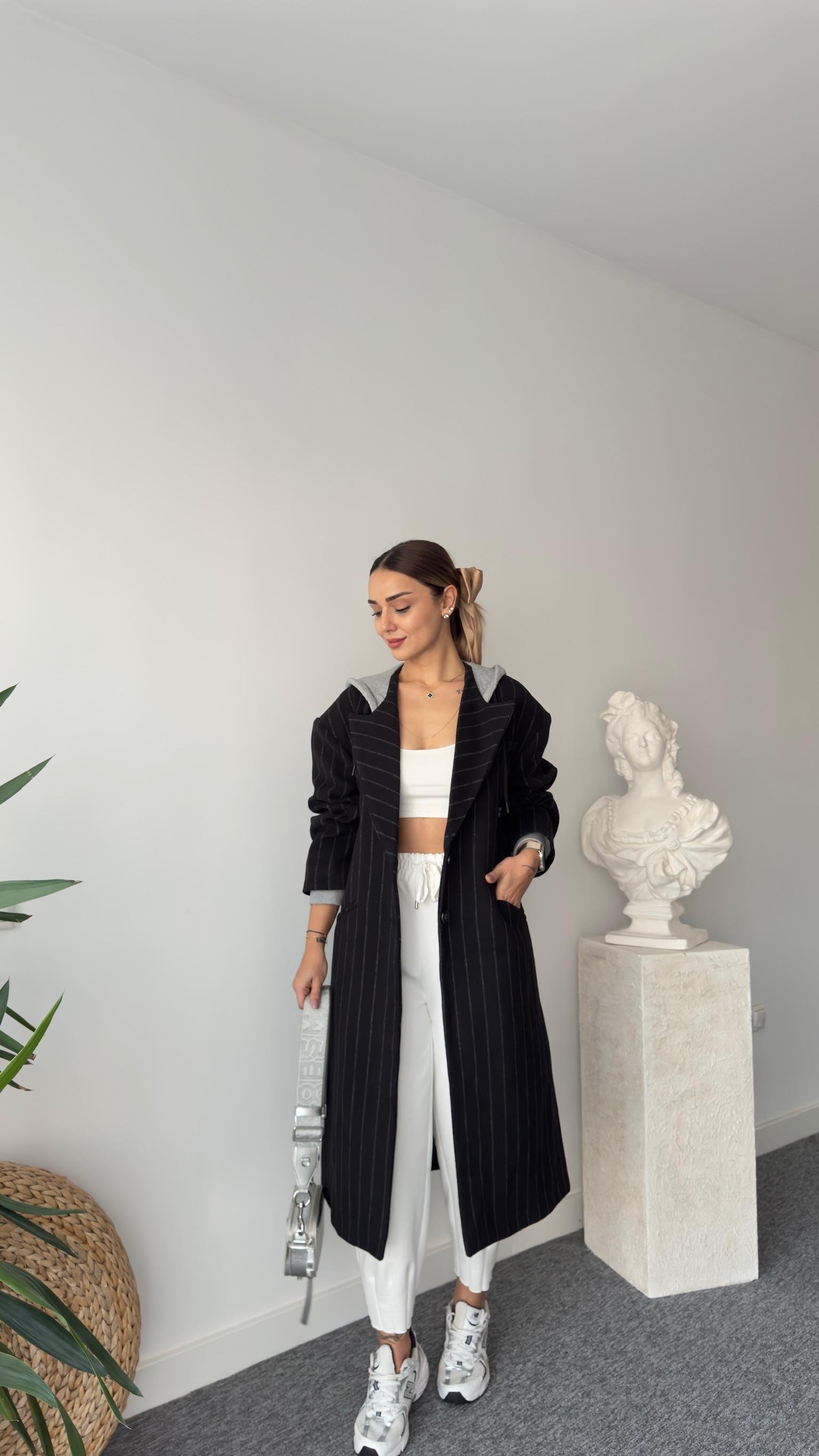 Çizgili Kapüşon Detay Sırt Yazılı Kaşe Kaban