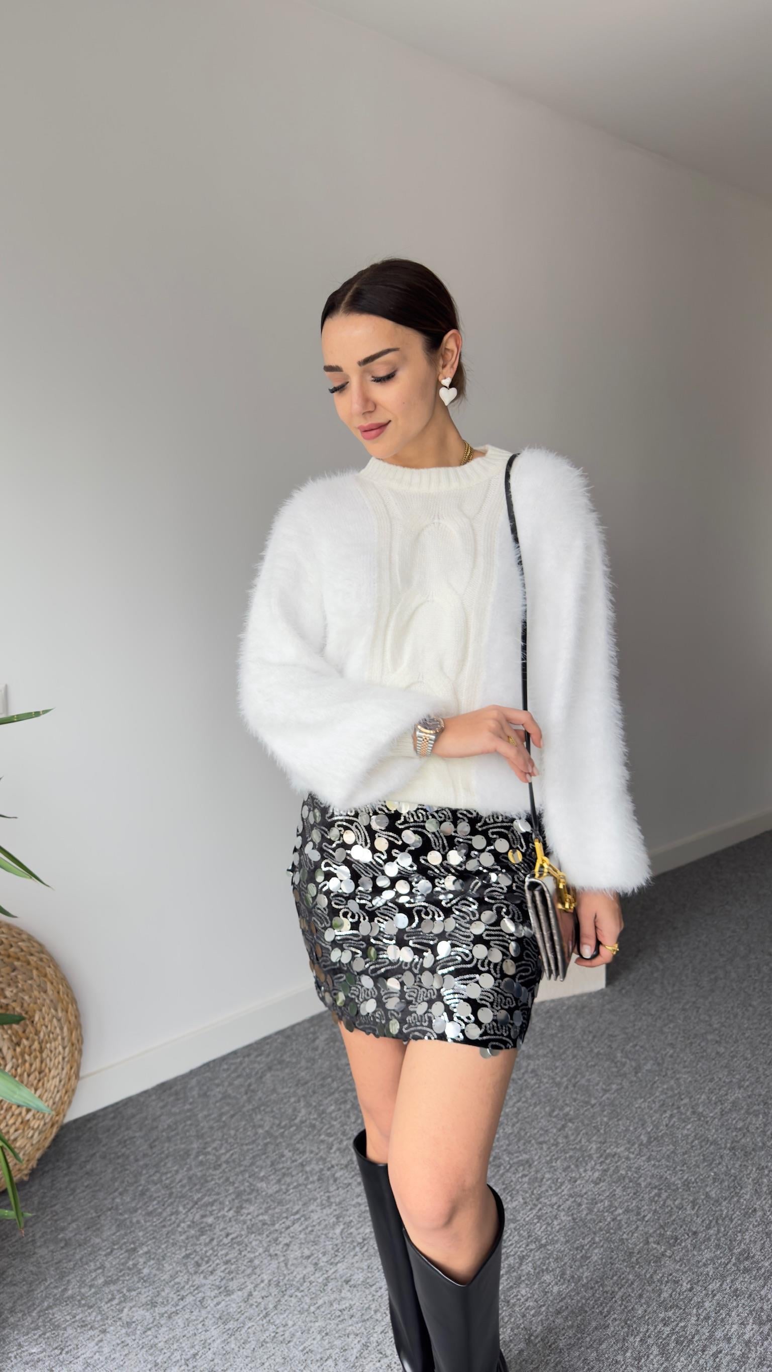Sakallı Yumoş Beyaz Kazak