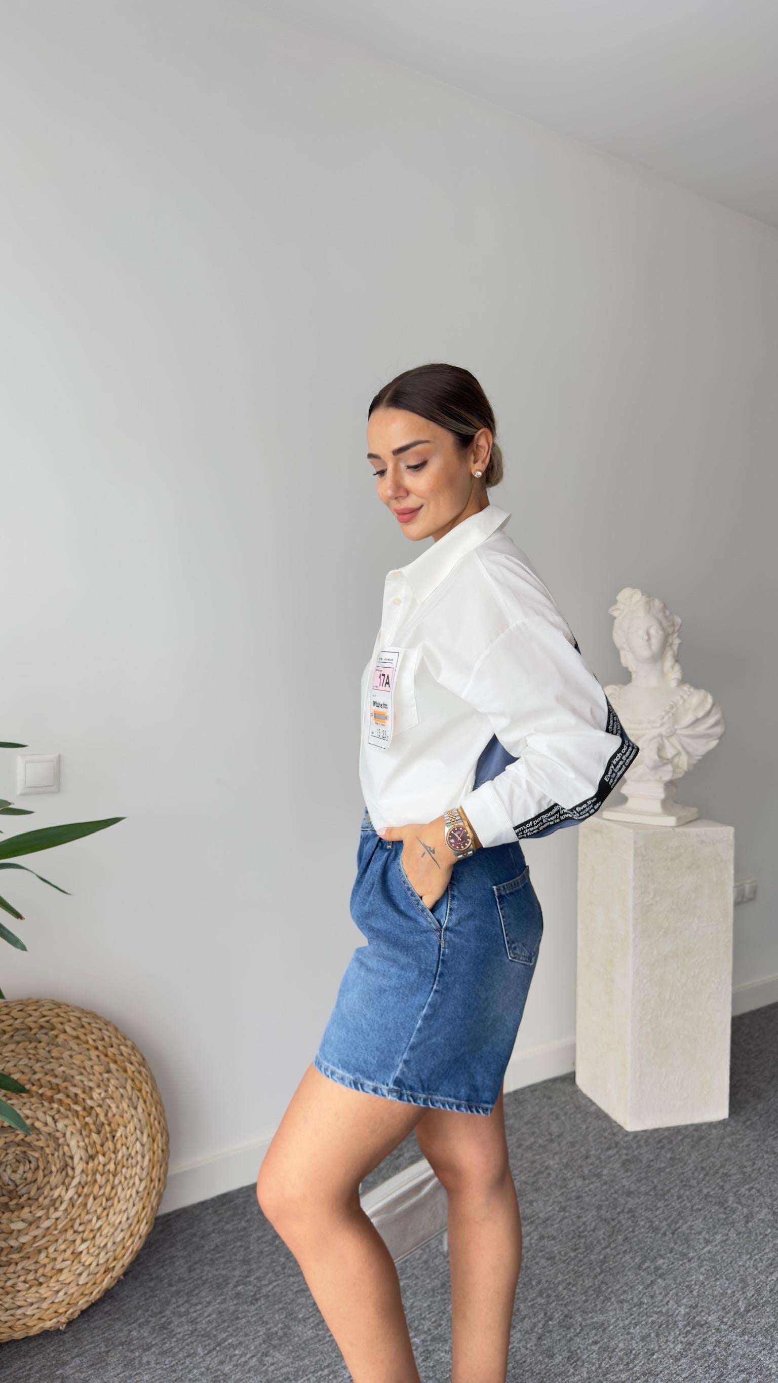 Randy Etiket Ve Sırt Detaylı Beyaz Gömlek