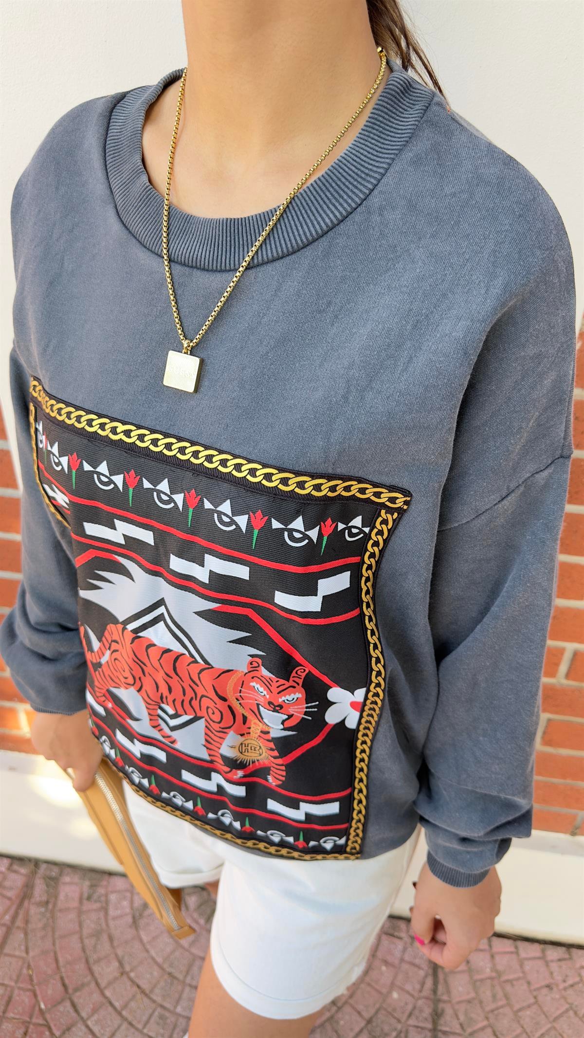 İşleme Ve Kaplan Desen Sweatshirt