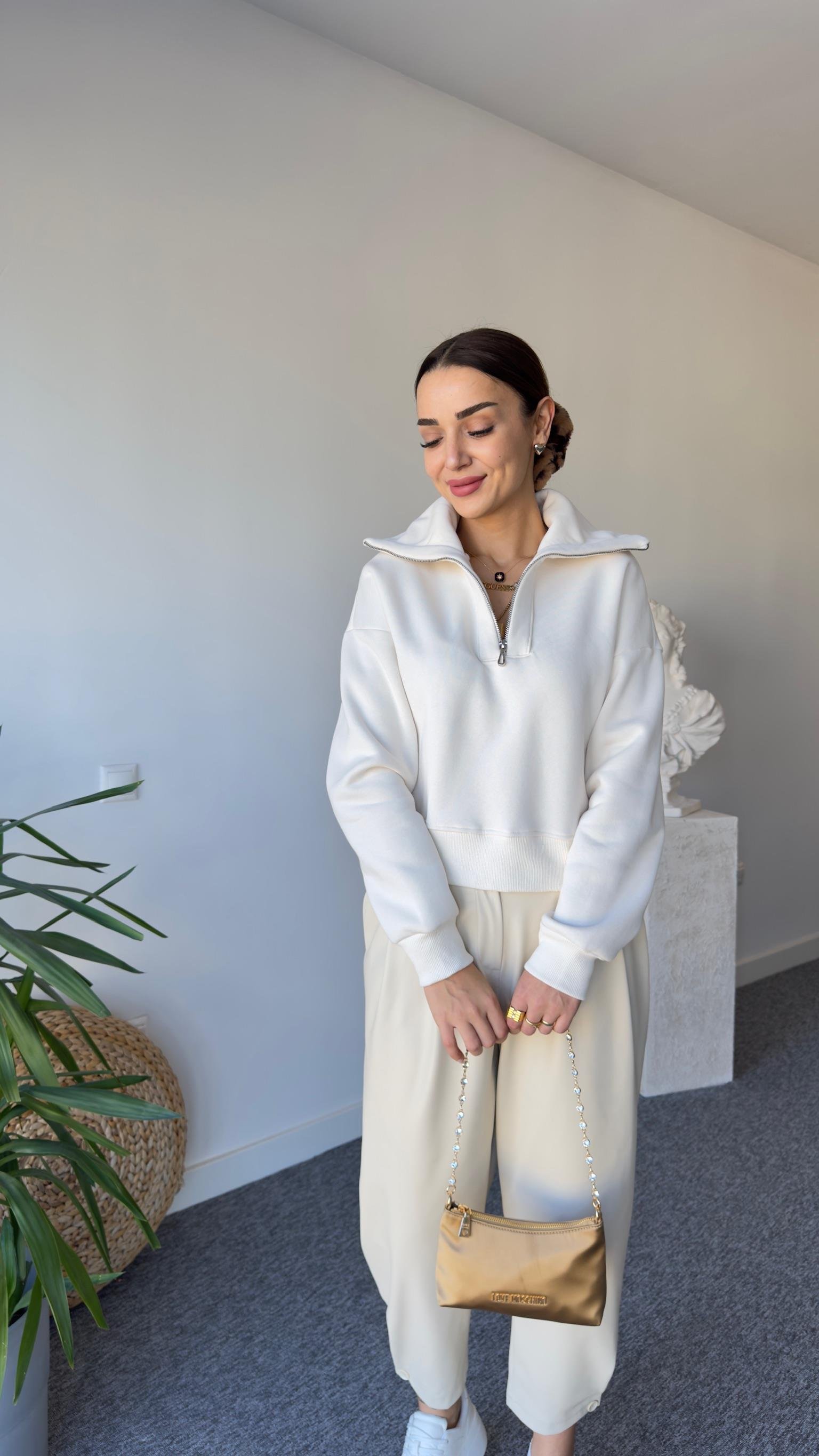 Dik Yaka Bej Fermuarlı Sweat